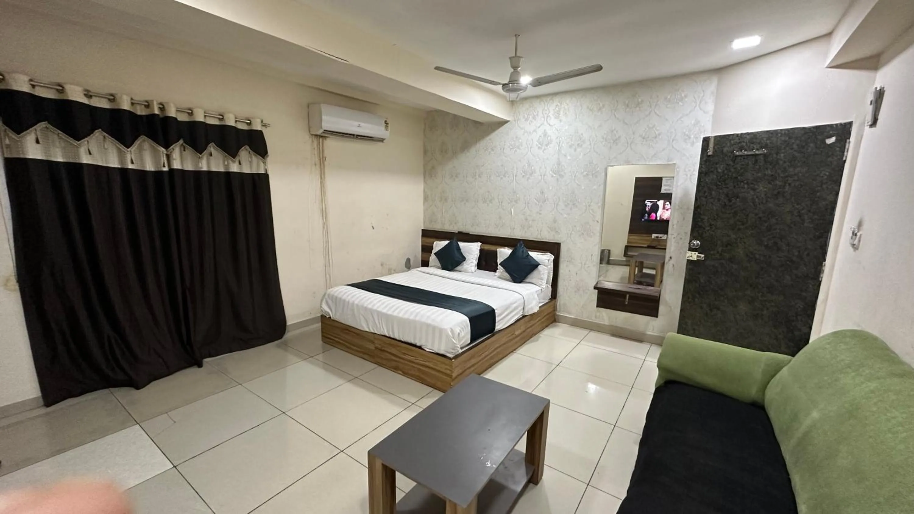 Bed in Hotel New Shiv Kunj