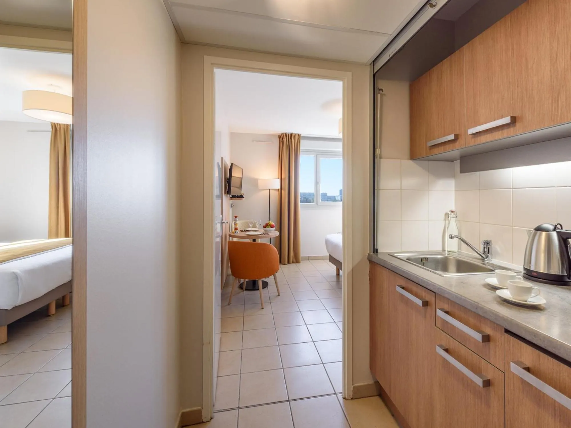 Kitchen or kitchenette, Bed in Residhome Toulouse Occitania