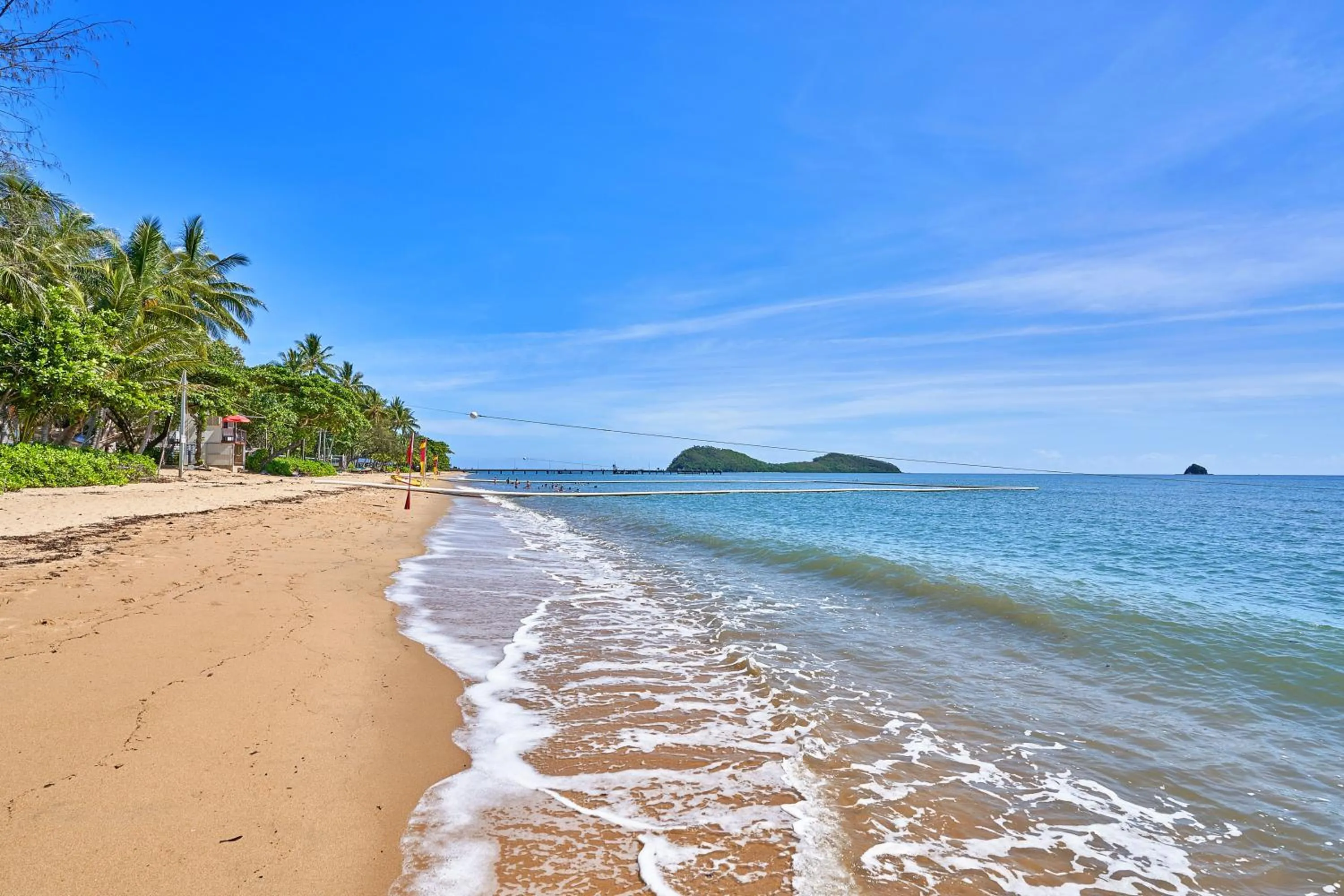 Oceanfront Penthouse Apartment Beach Club Palm Cove
