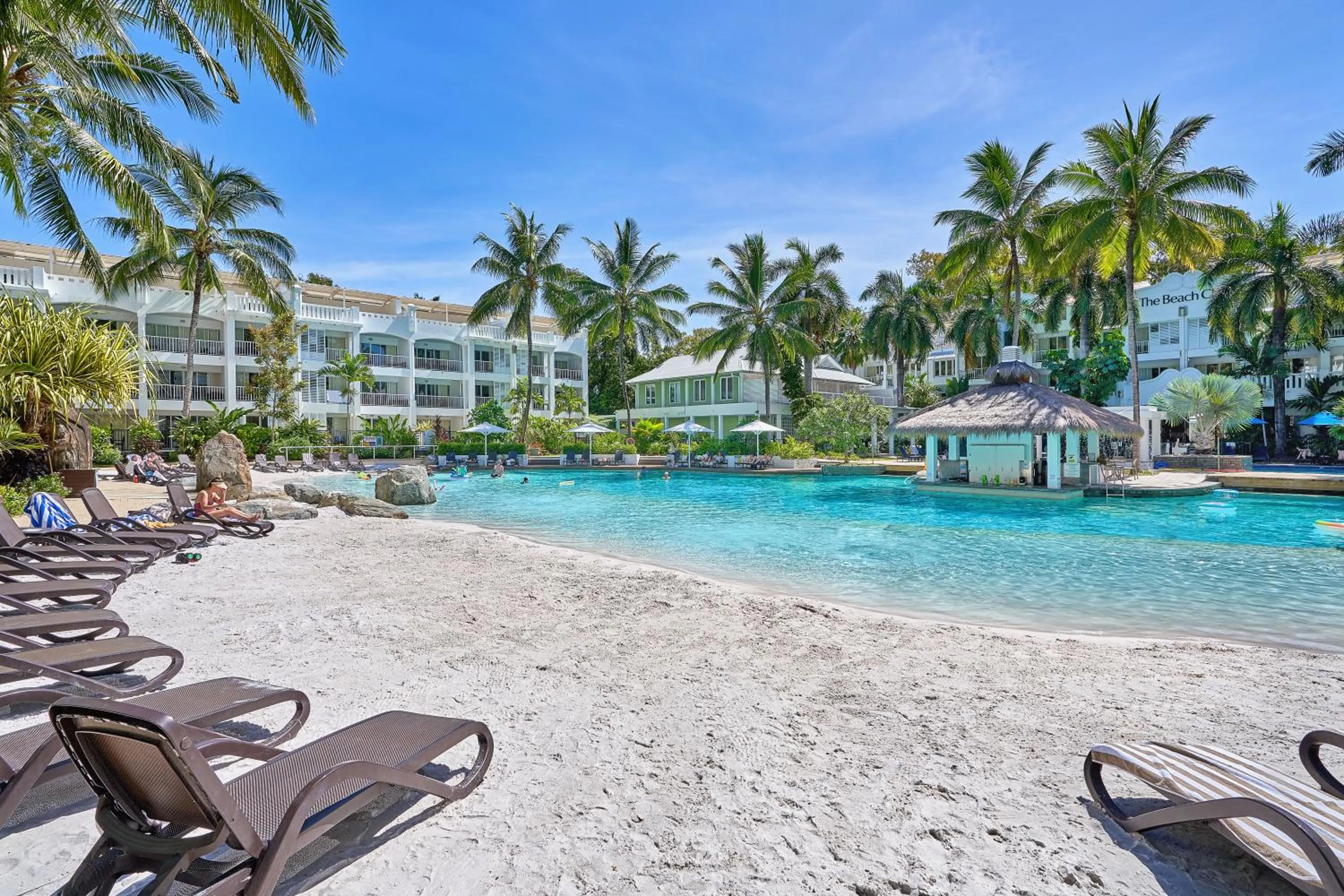 Oceanfront Penthouse Apartment Beach Club Palm Cove