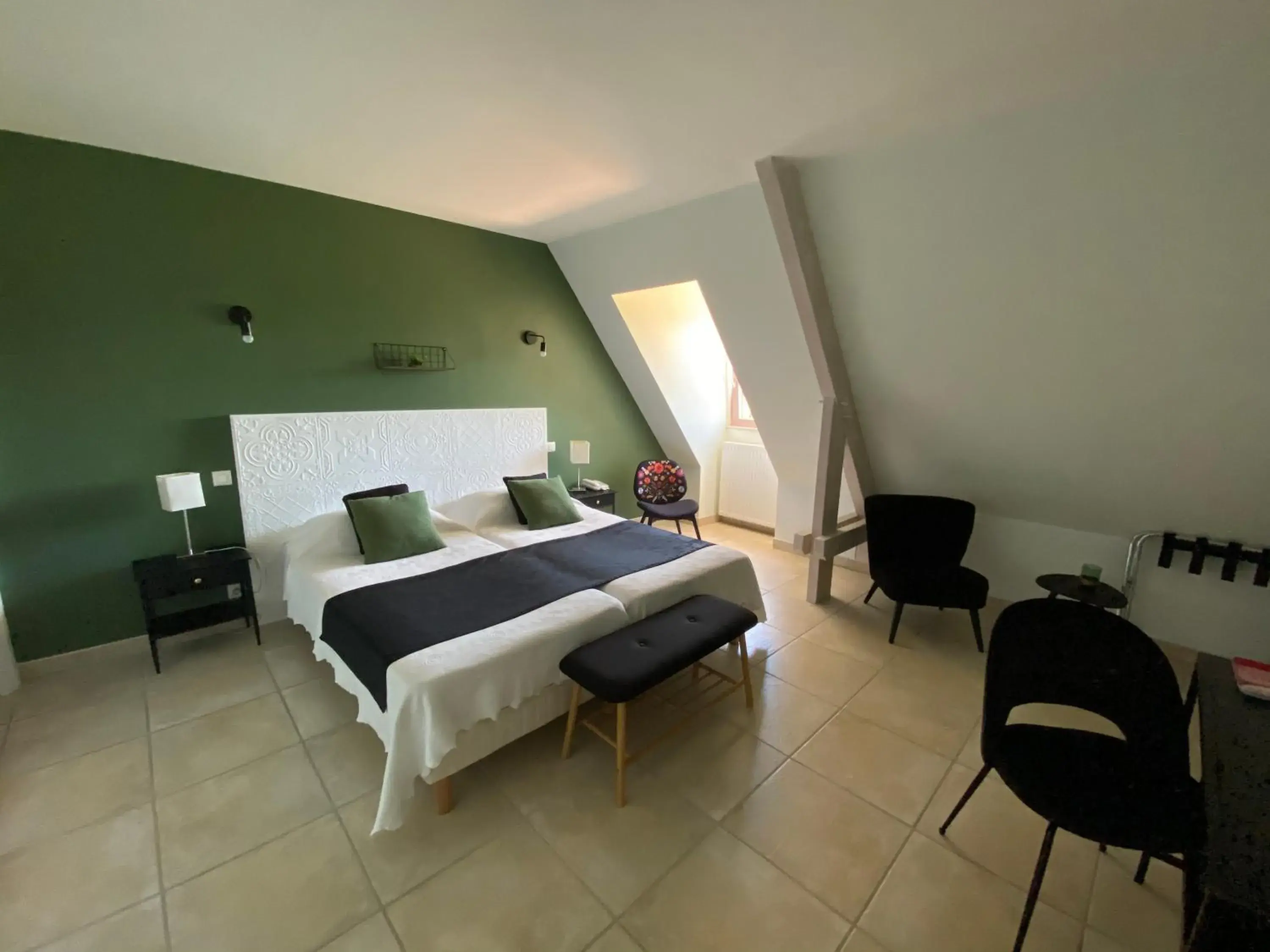 Twin Room in Hôtel Bon Encontre Twin Room in Hôtel Bon Encontre