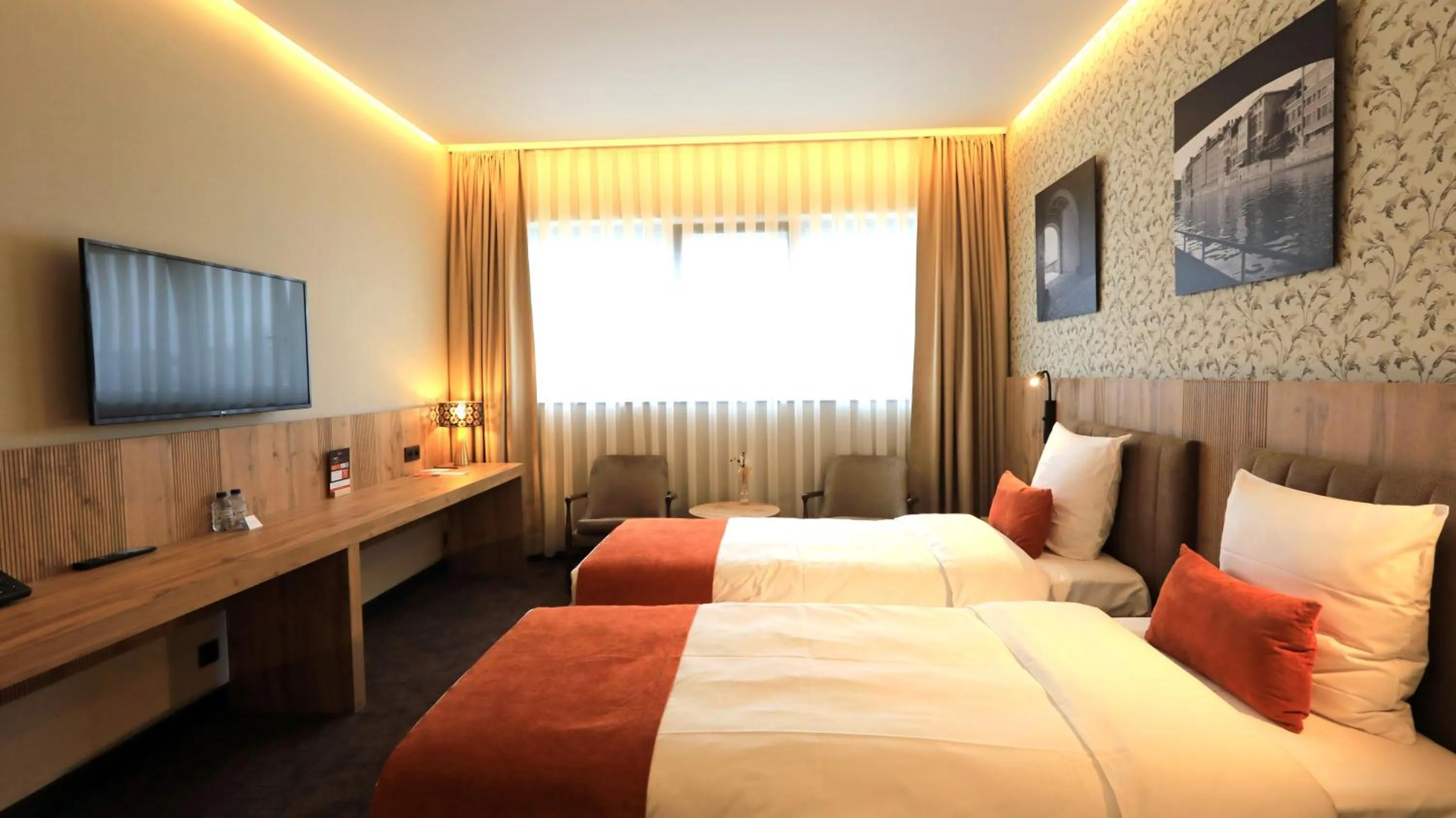 Photo of the whole room, Bed in Hotel Le 830 Namur