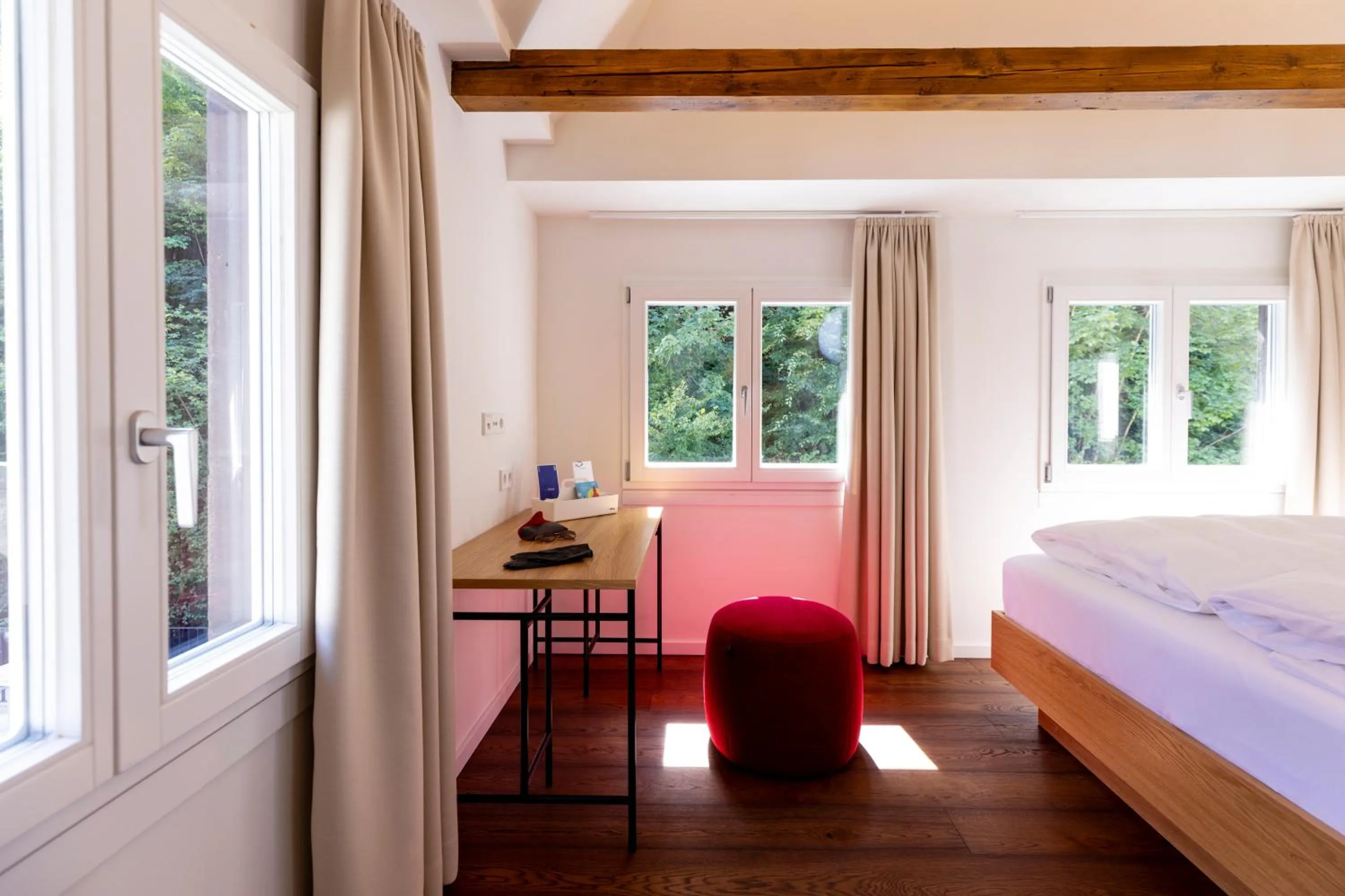 Photo of the whole room, Bed in schlossmühle - lean luxury boutique hotel