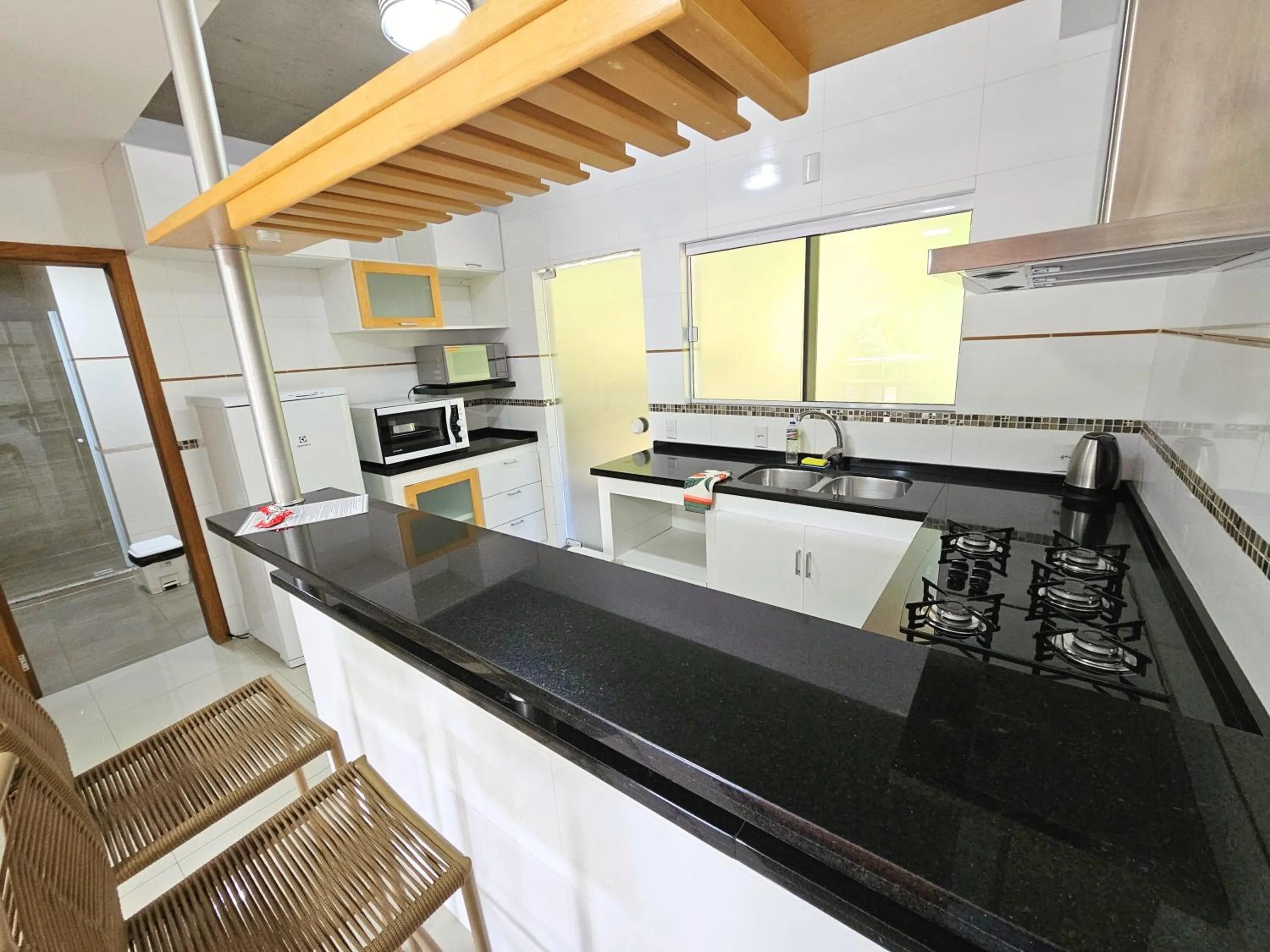 Kitchen or kitchenette in Refúgio da Lagoinha - Centro de Bombinhas