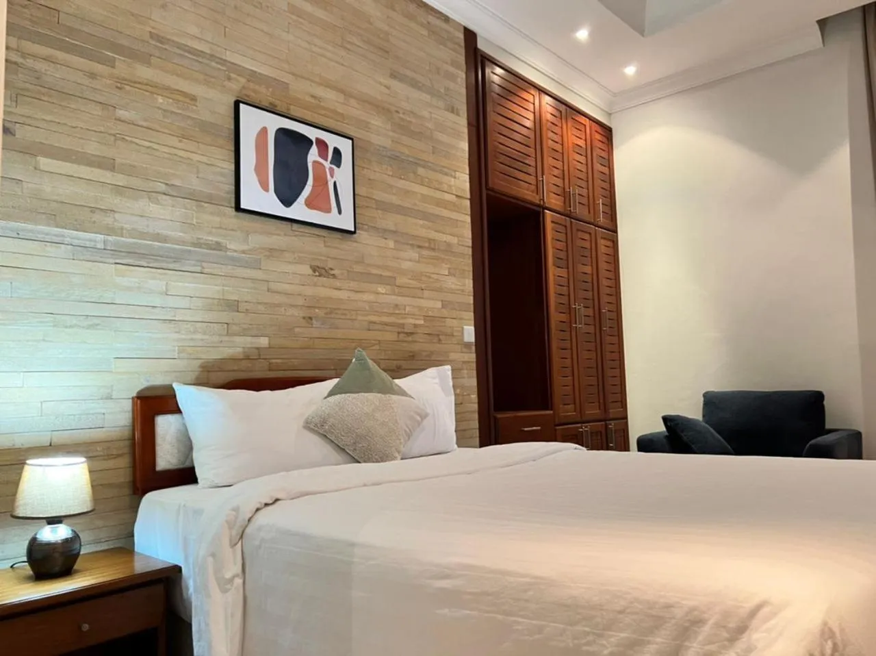 Bedroom, Bed in Fairview Luxury Apartments