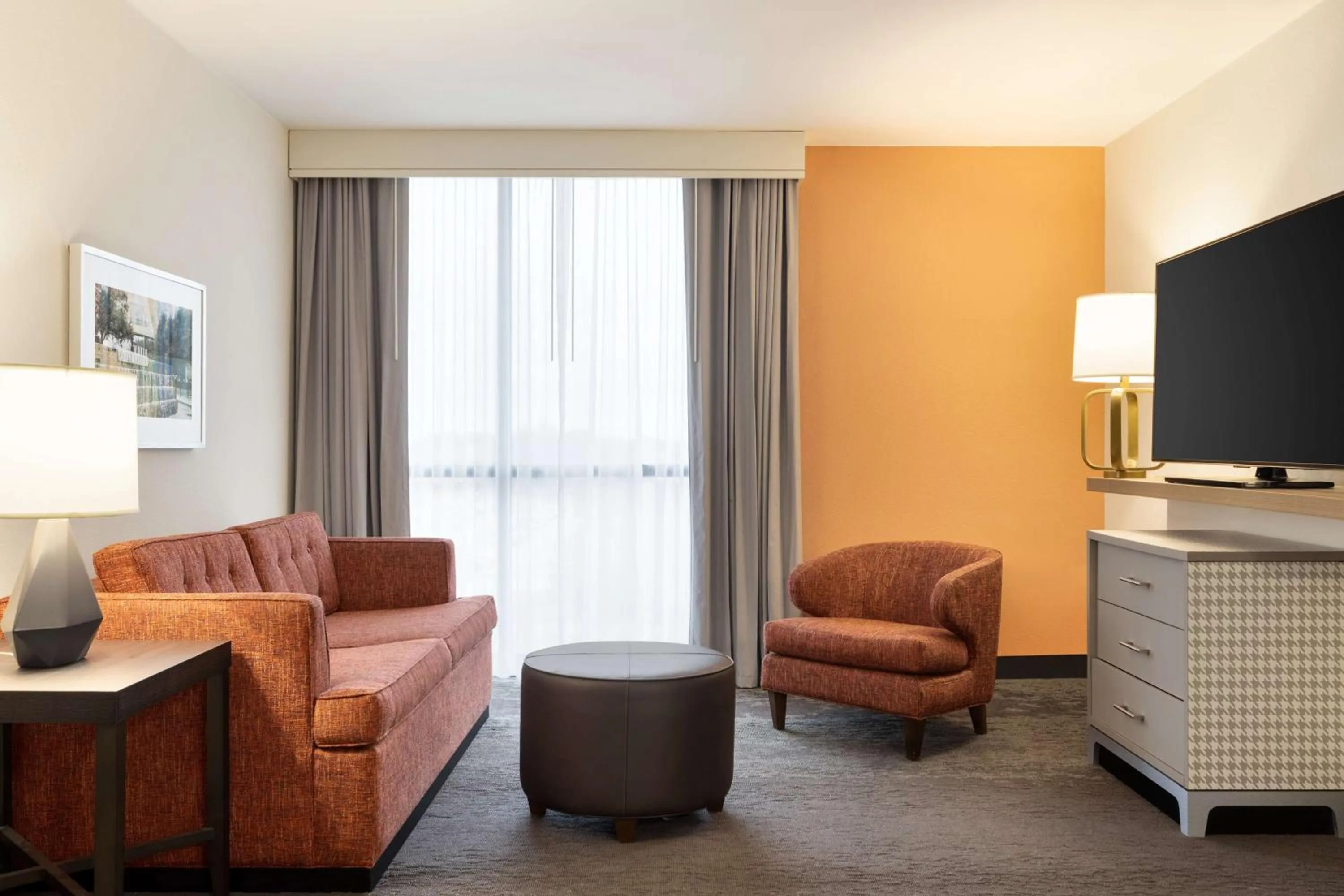 Living room in Doubletree By Hilton Fort Worth South