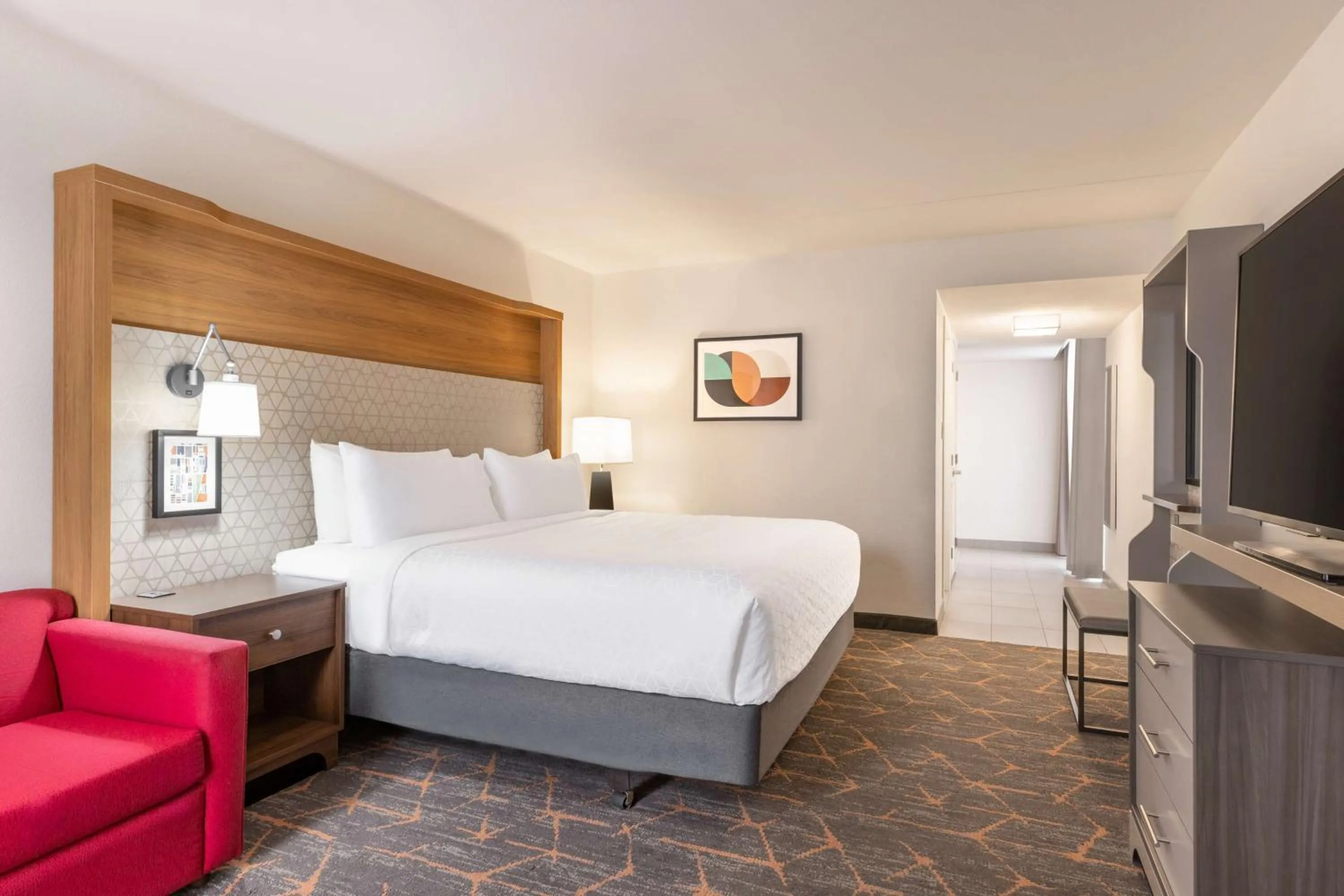 Living room, Bed in Doubletree By Hilton Fort Worth South