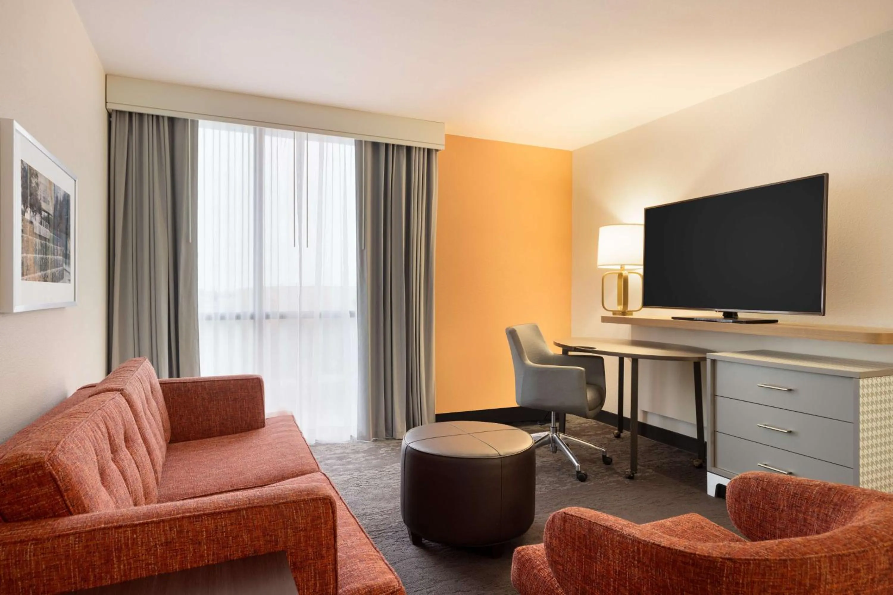 Living room in Doubletree By Hilton Fort Worth South