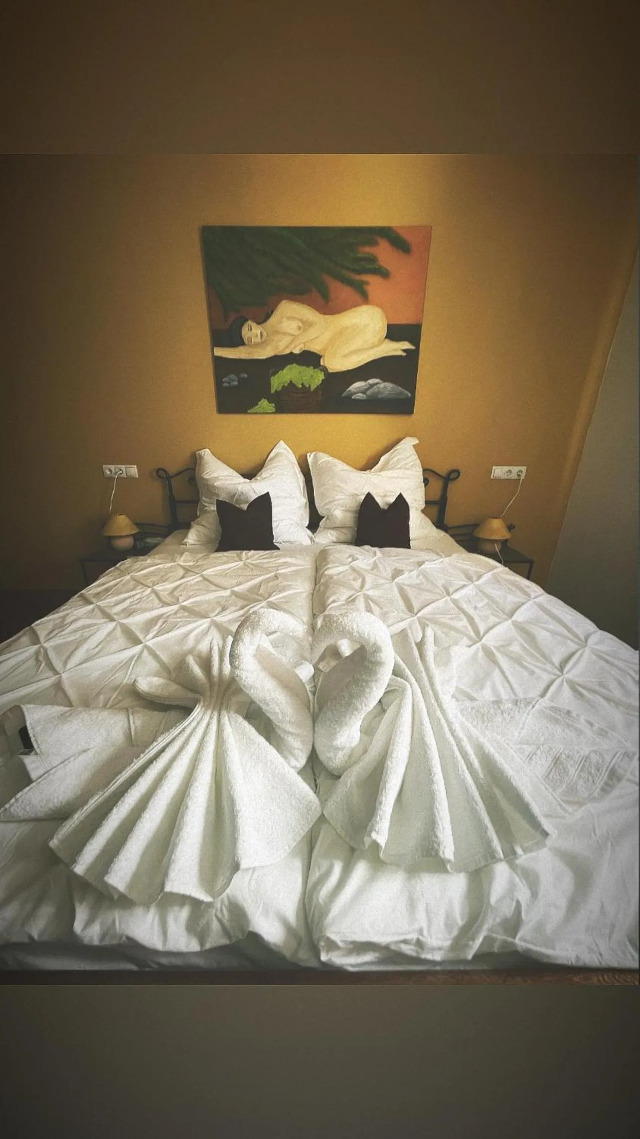 Photo of the whole room, Bed in Mainsommer