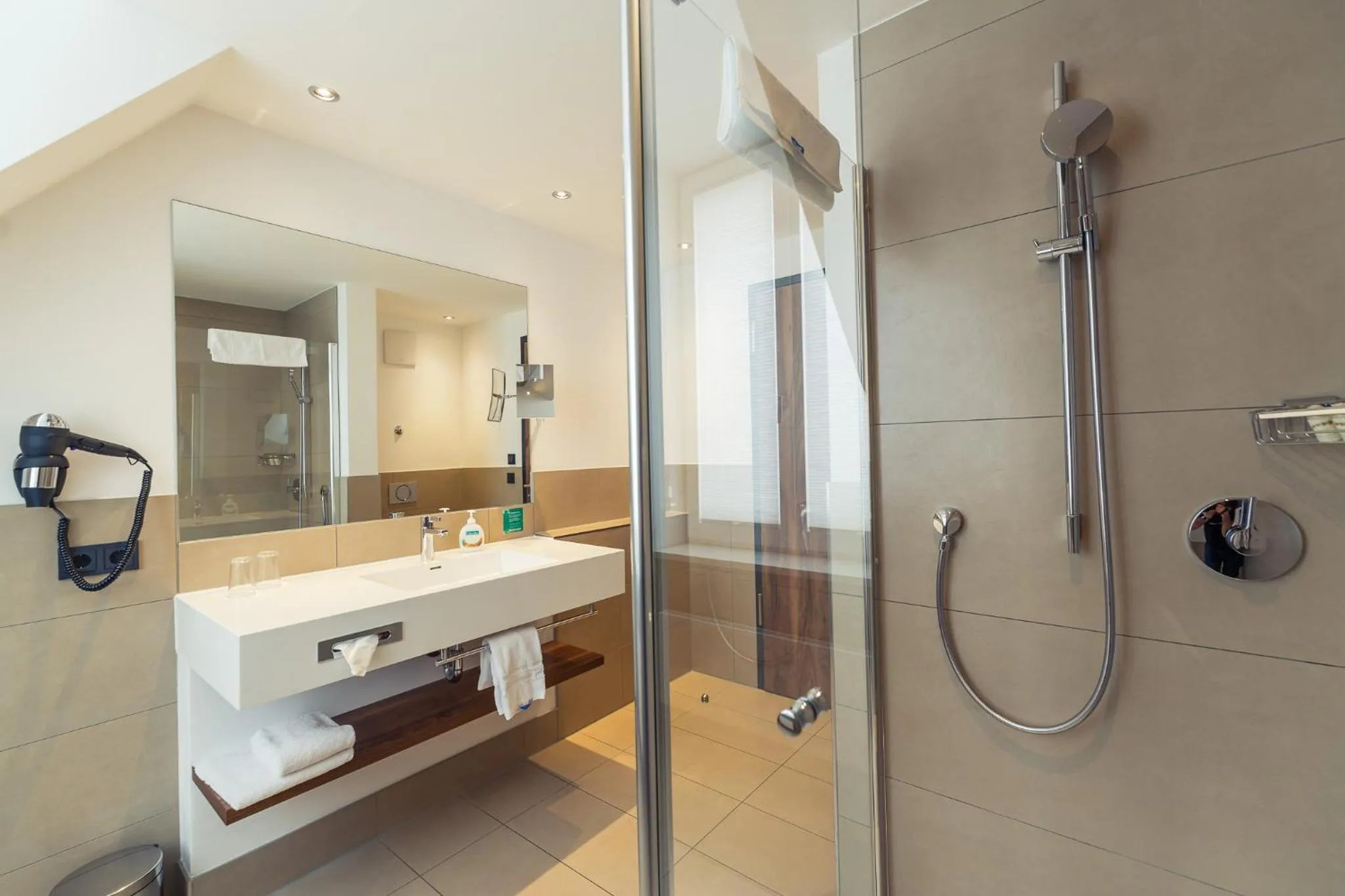 Bathroom in Altstadthotel Kneitinger, Abensberg