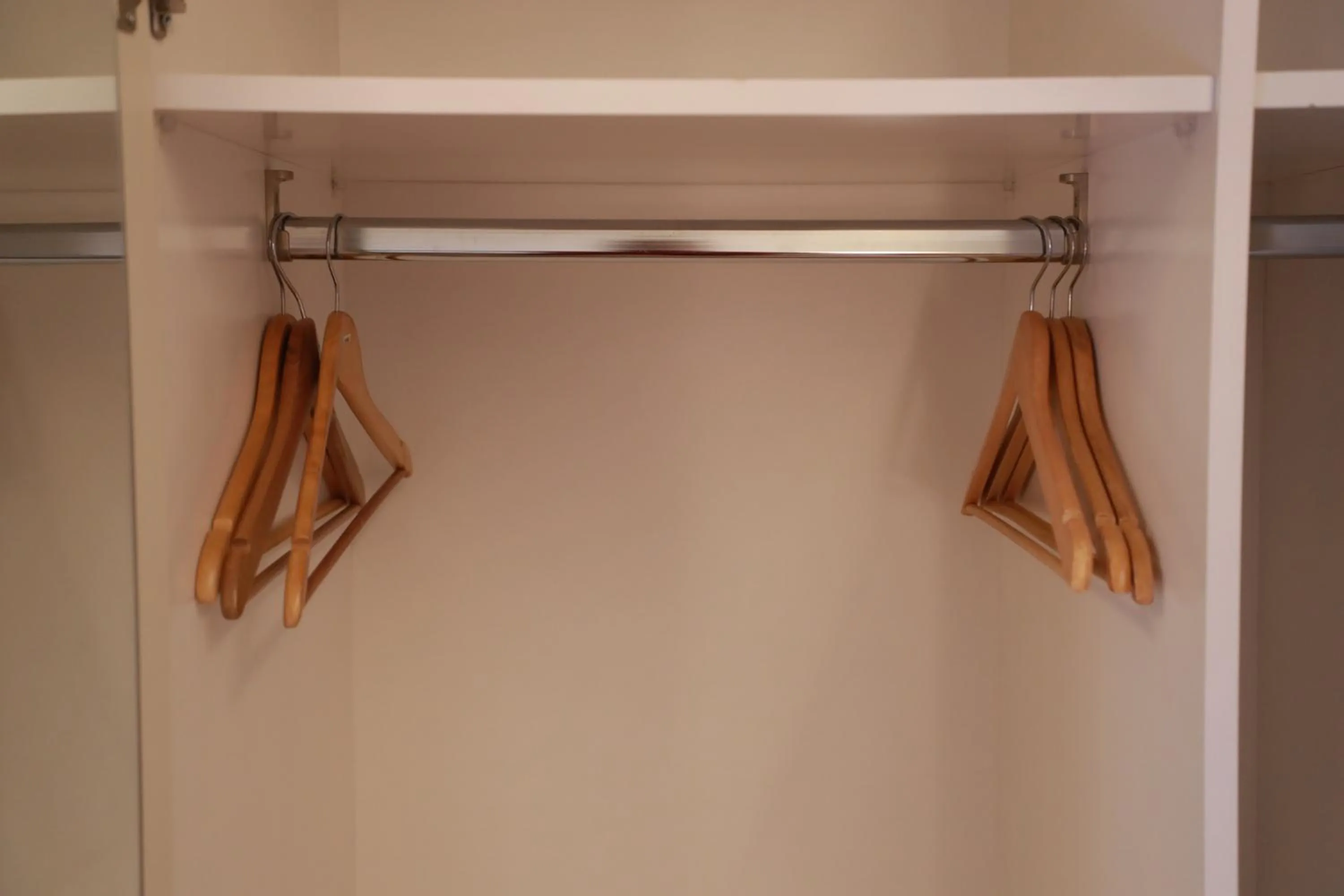 wardrobe in AlQasr Metropole Hotel