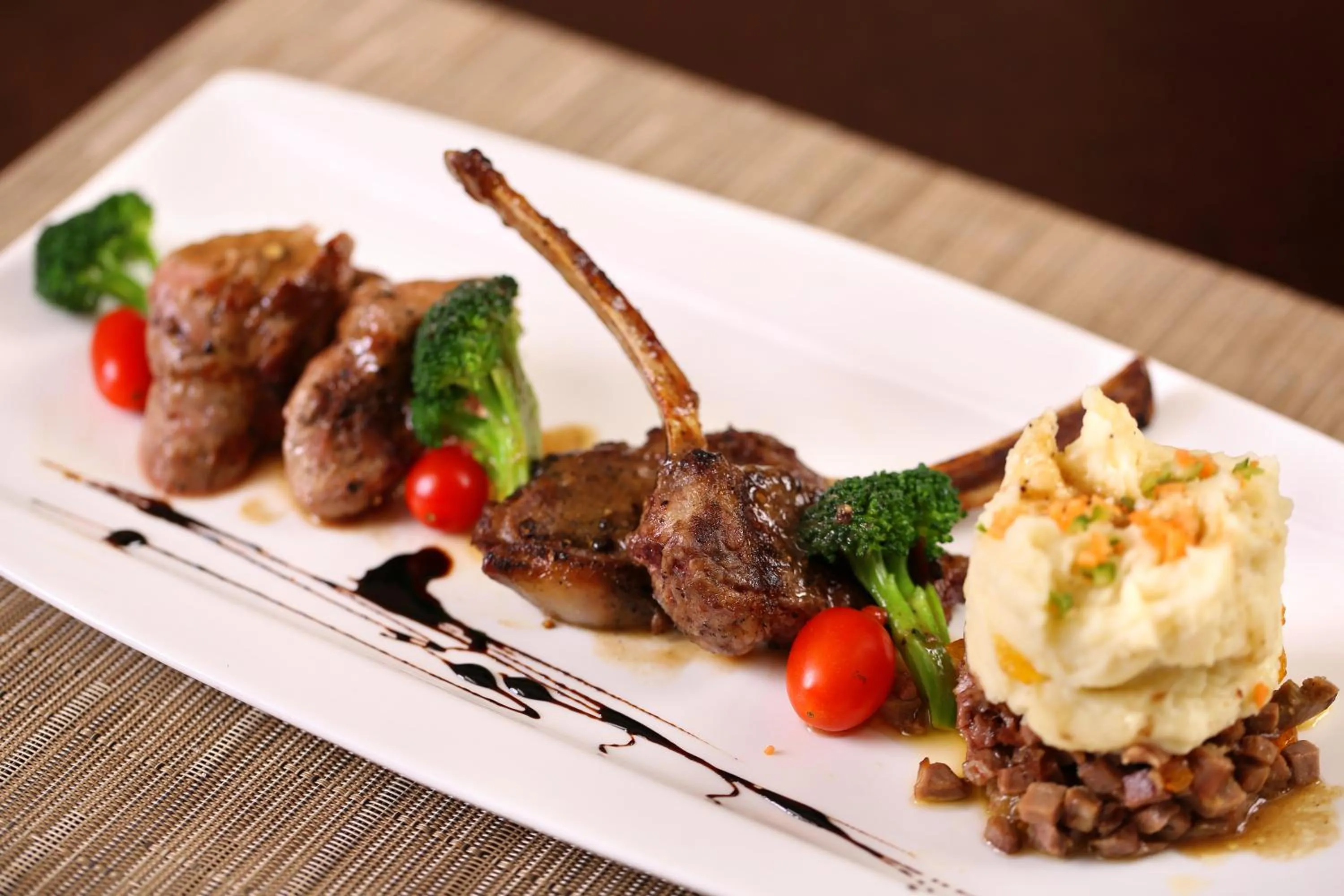 Food and drinks in AlQasr Metropole Hotel