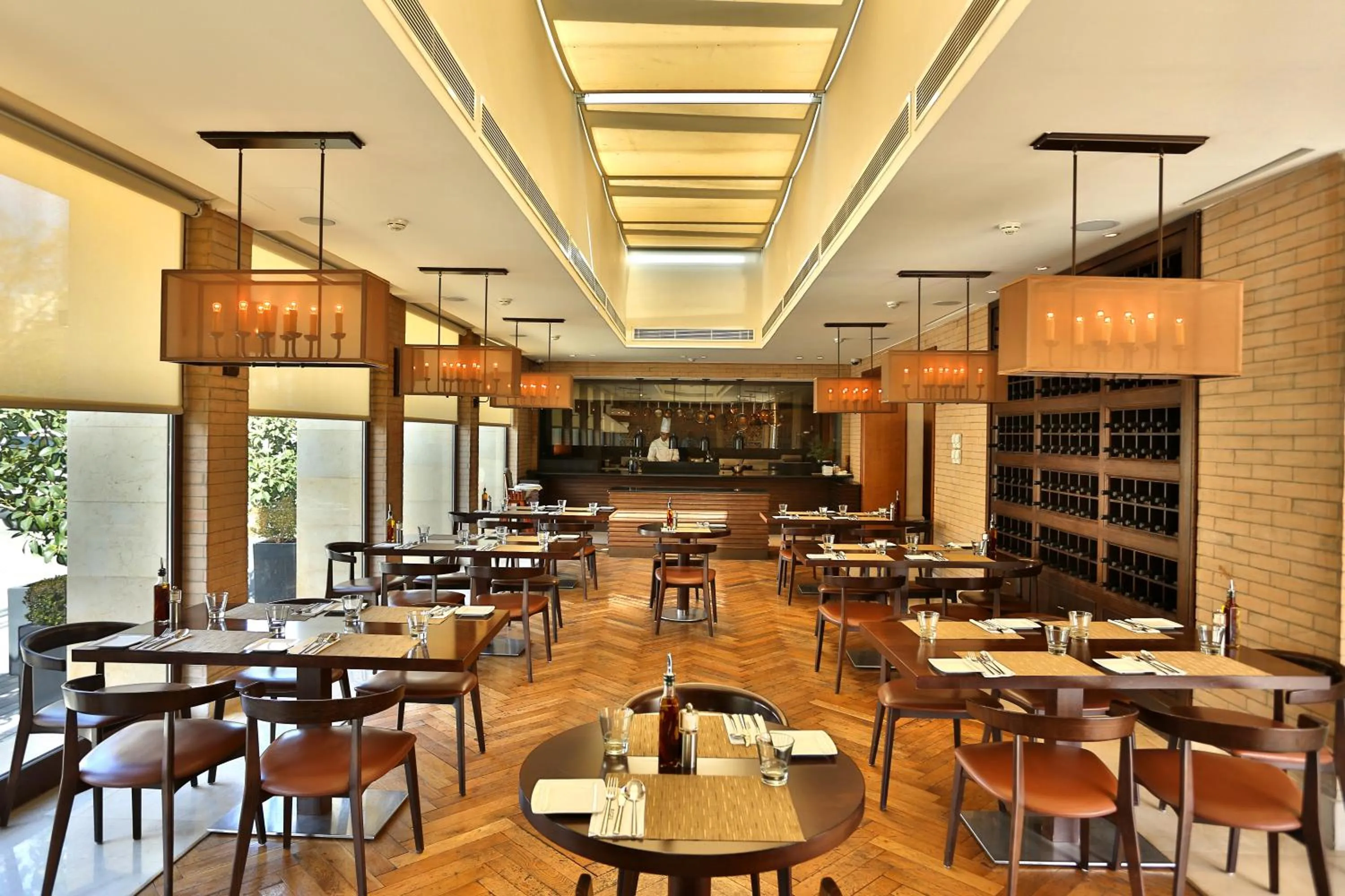 Restaurant/places to eat in AlQasr Metropole Hotel