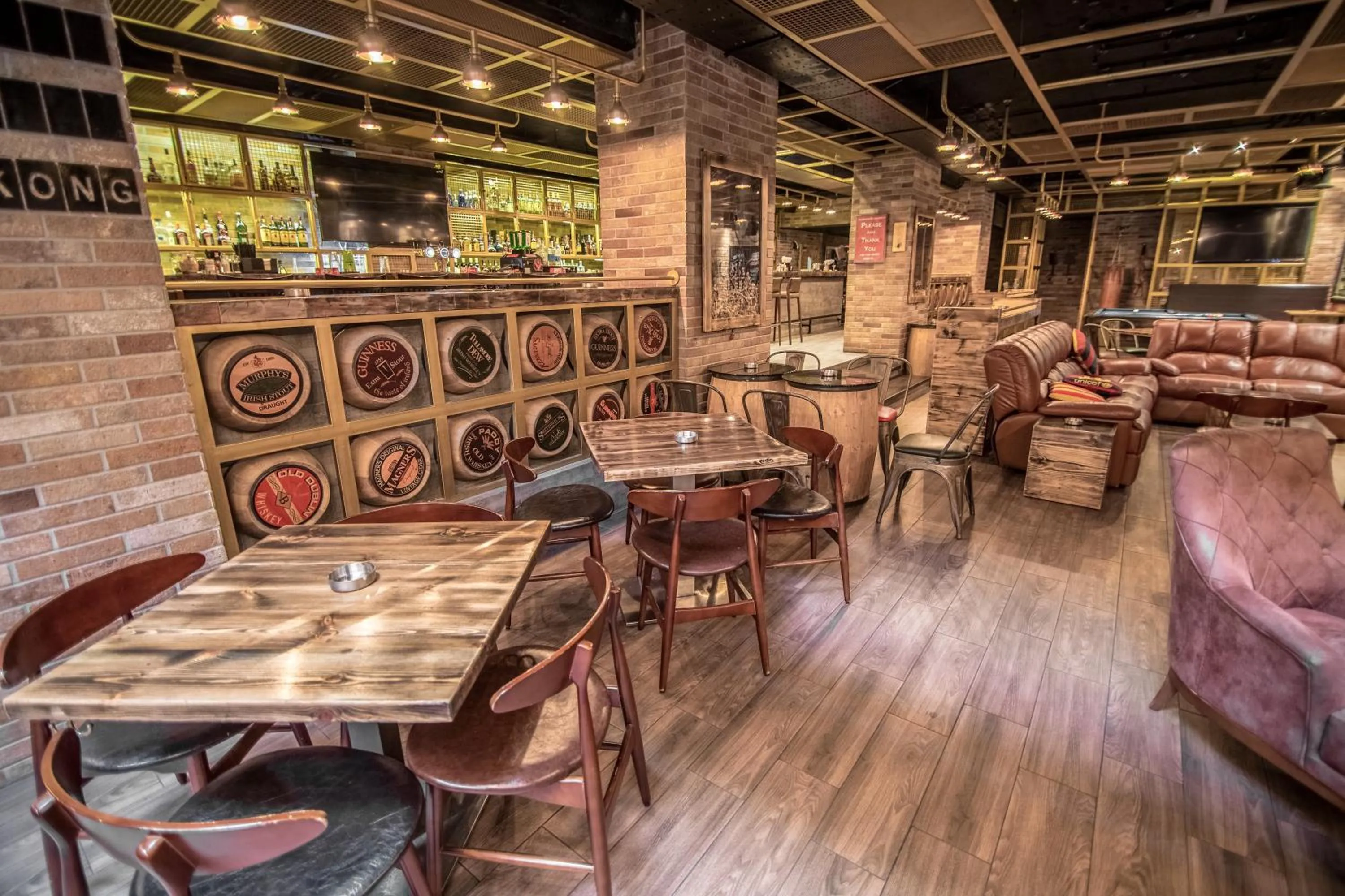 Restaurant/places to eat in AlQasr Metropole Hotel