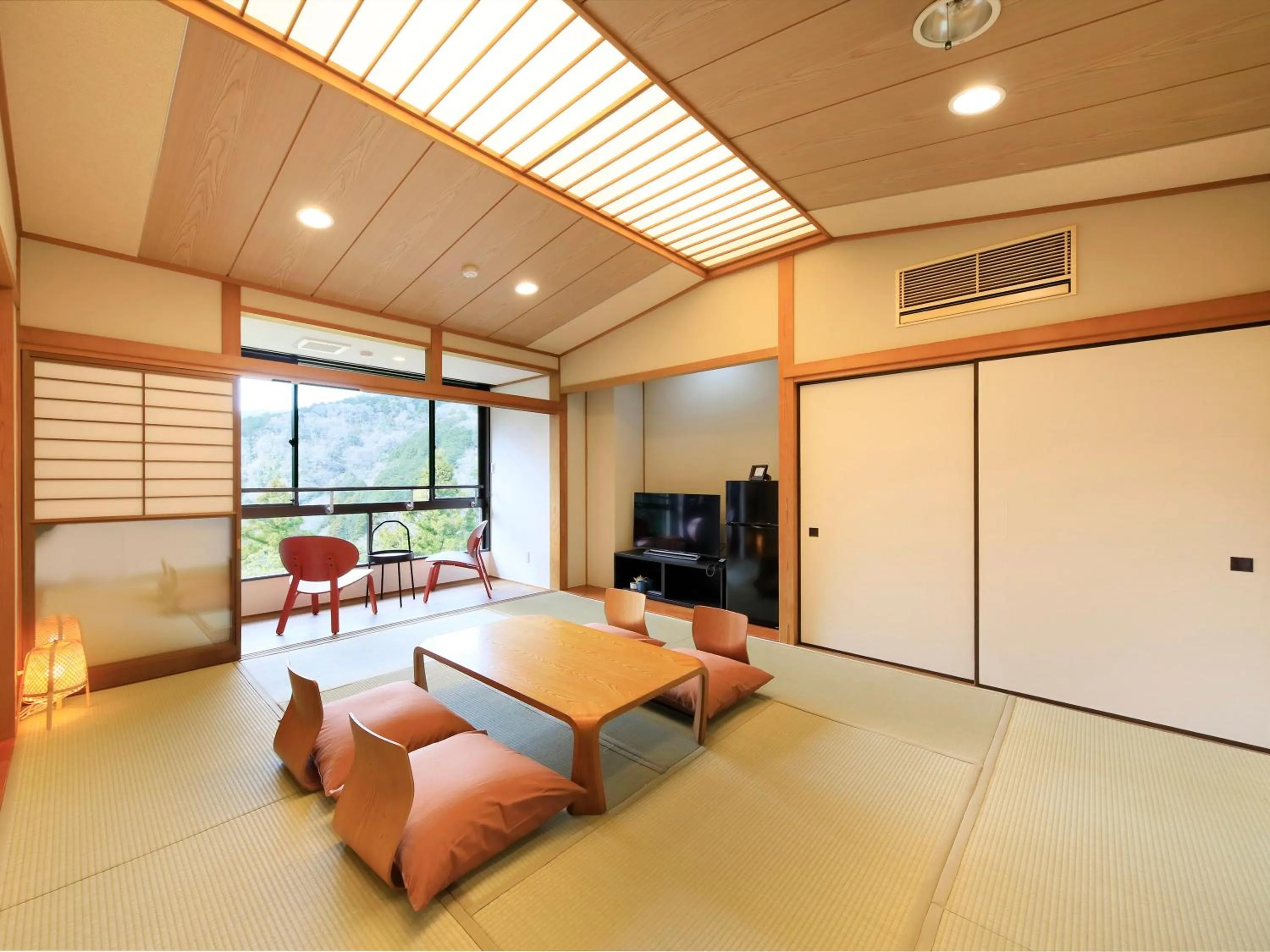 Photo of the whole room in Hot Spring Inn Hakone Suisen