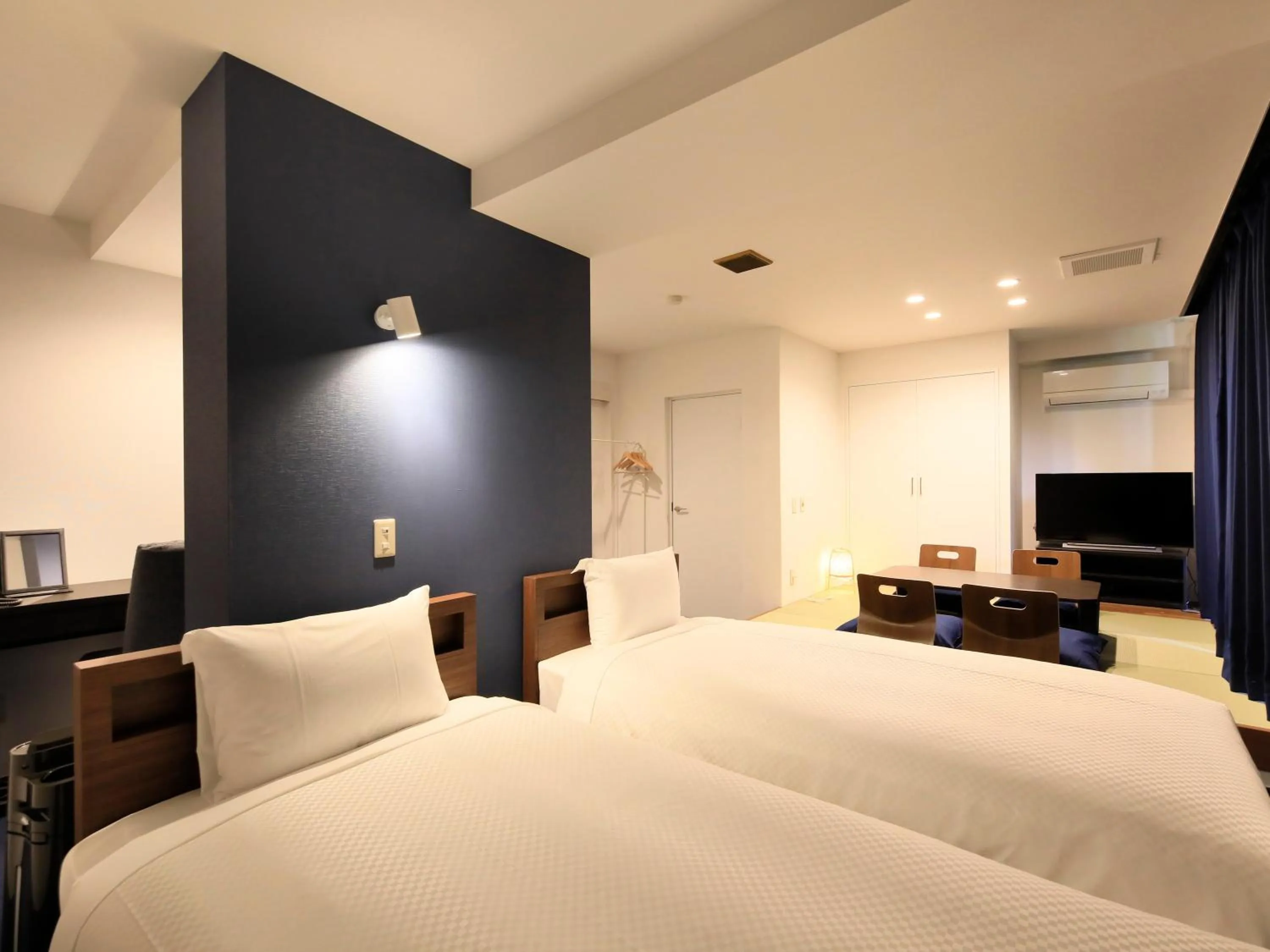 Photo of the whole room, Bed in Hot Spring Inn Hakone Suisen