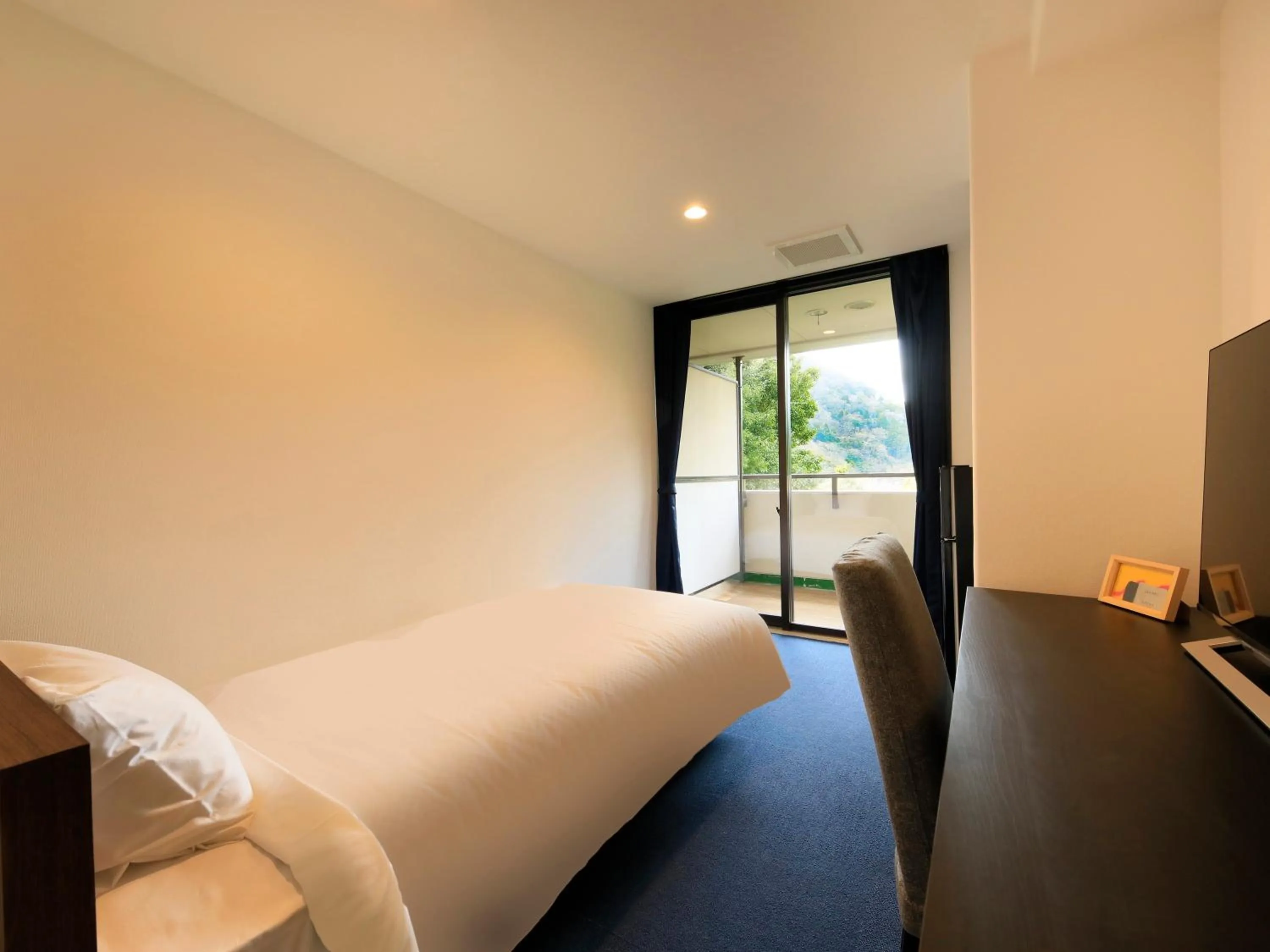 Photo of the whole room, Bed in Hot Spring Inn Hakone Suisen