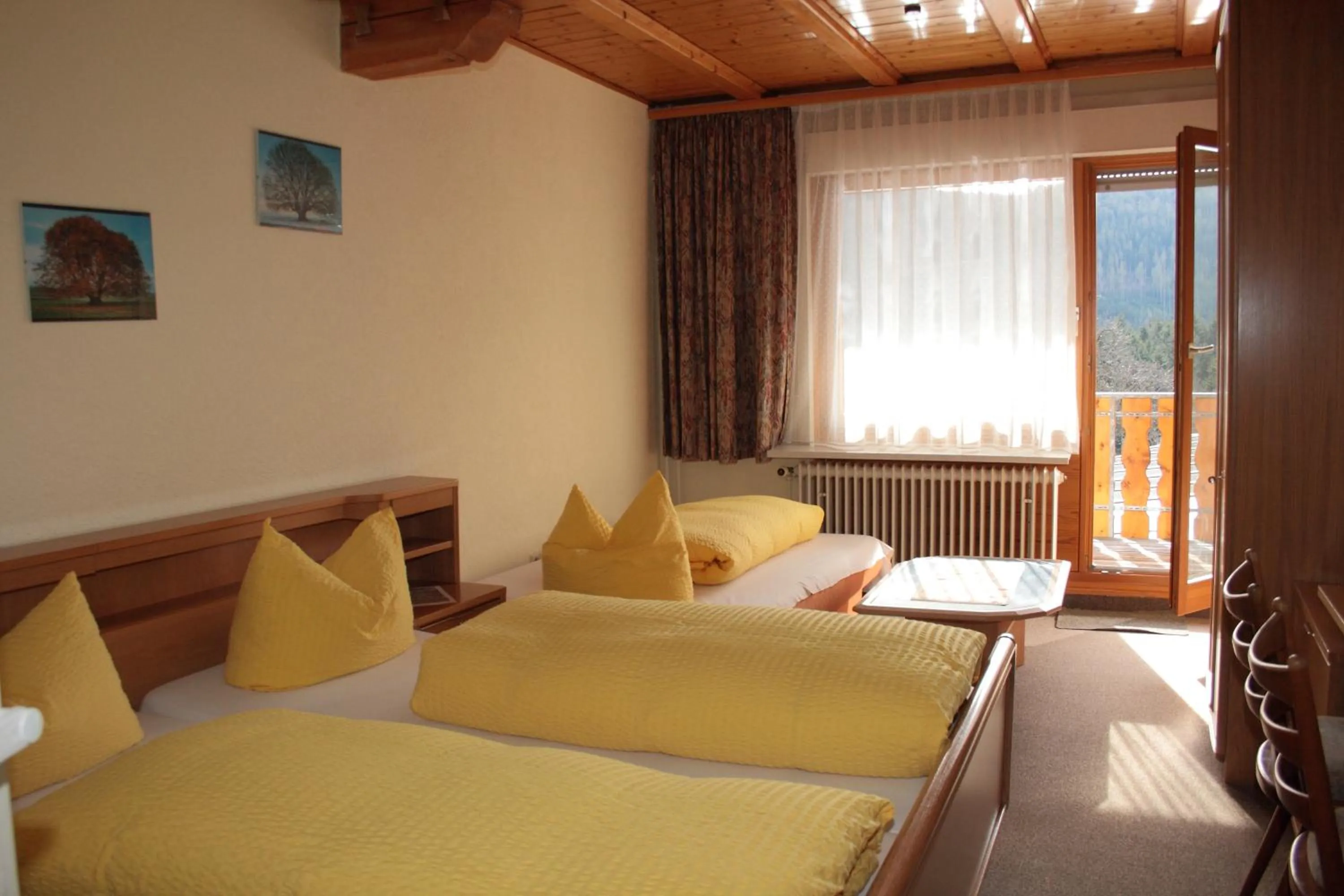 Bedroom, Bed in Schwarzwald-Gasthof Hirsch