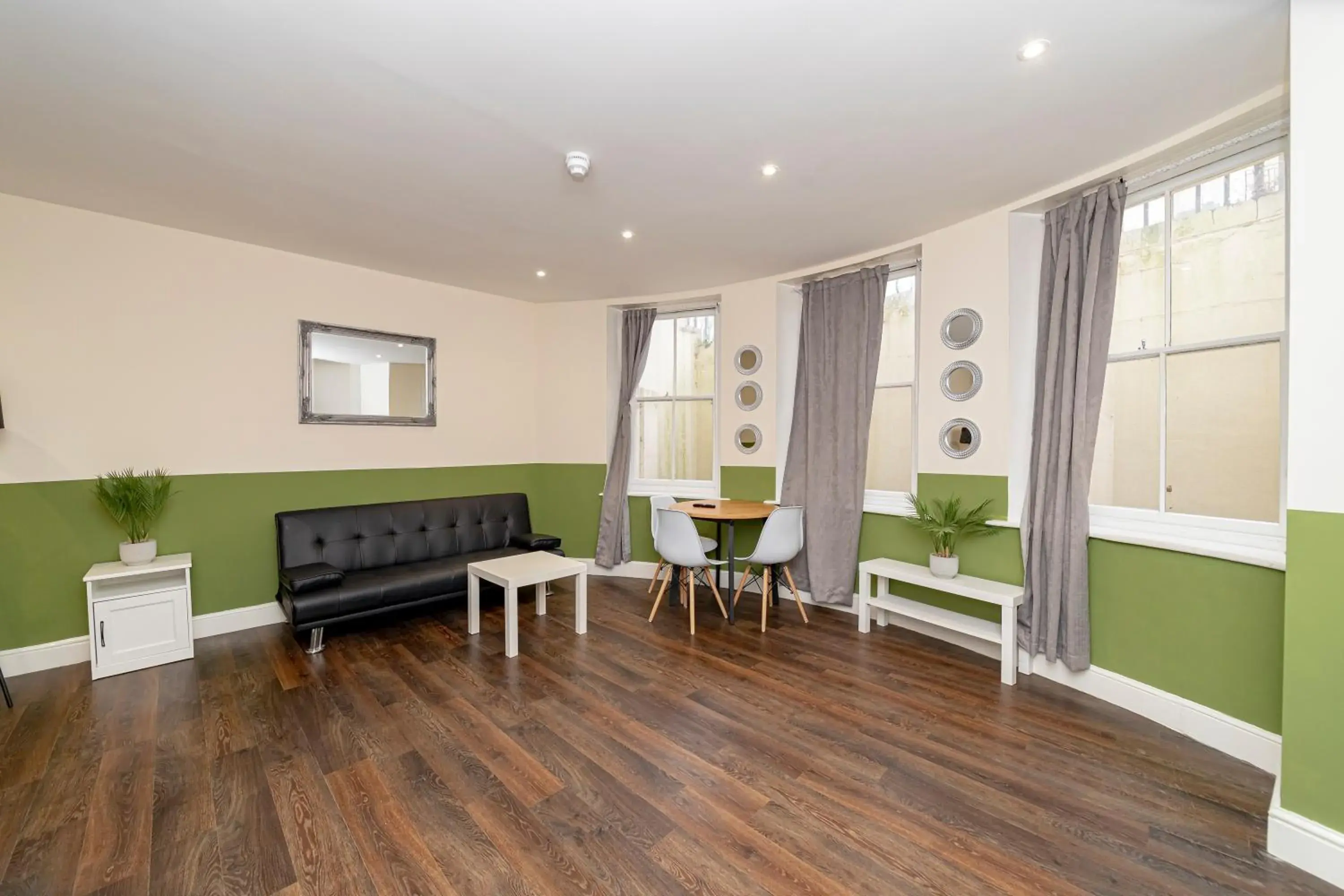 FLASH SALE Kemptown 2 Bedroom Flat BN224EAT02 FLASH SALE Kemptown 2 Bedroom Flat BN224EAT02