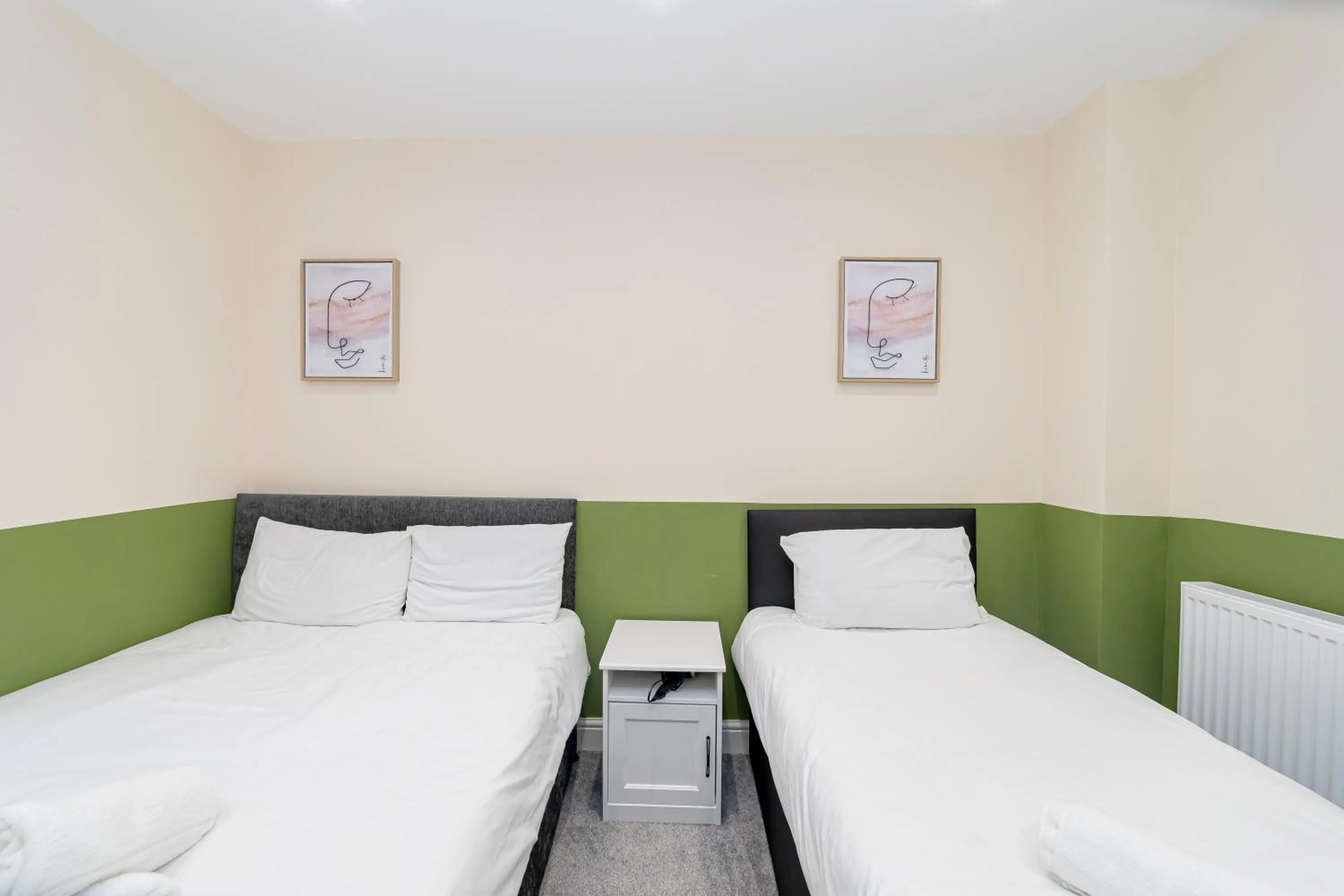 Bed in FLASH SALE Kemptown 2 Bedroom Flat BN224EAT02
