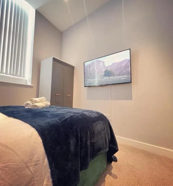 Other, Bed in The Law House By The Opulence - Free City Centre Parking