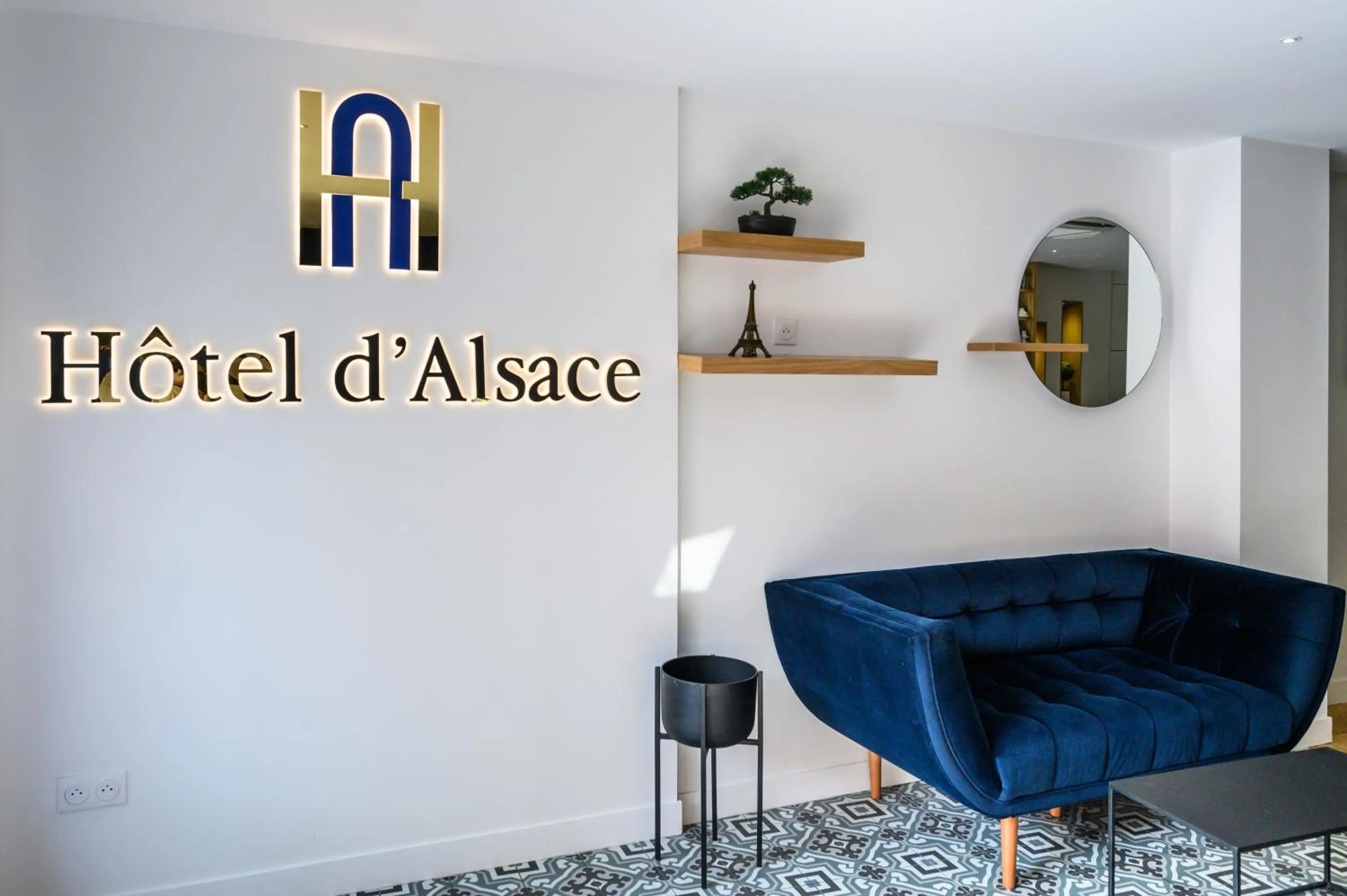 Logo/Certificate/Sign in Hôtel D'Alsace