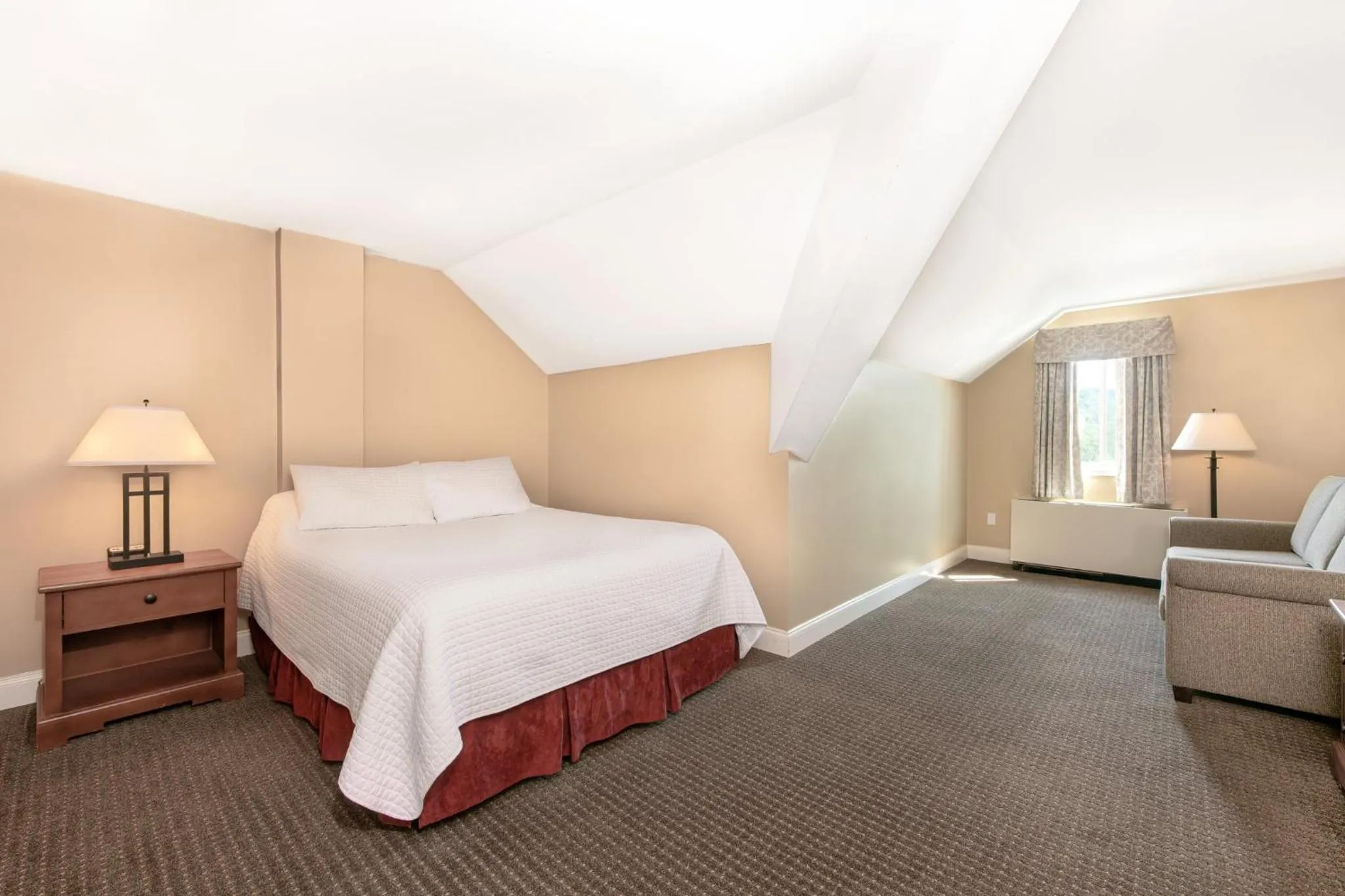 Photo of the whole room, Bed in Grand Summit Resort