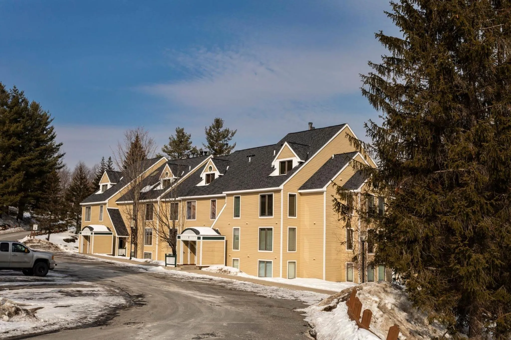 Property building in Mount Snow Lodging
