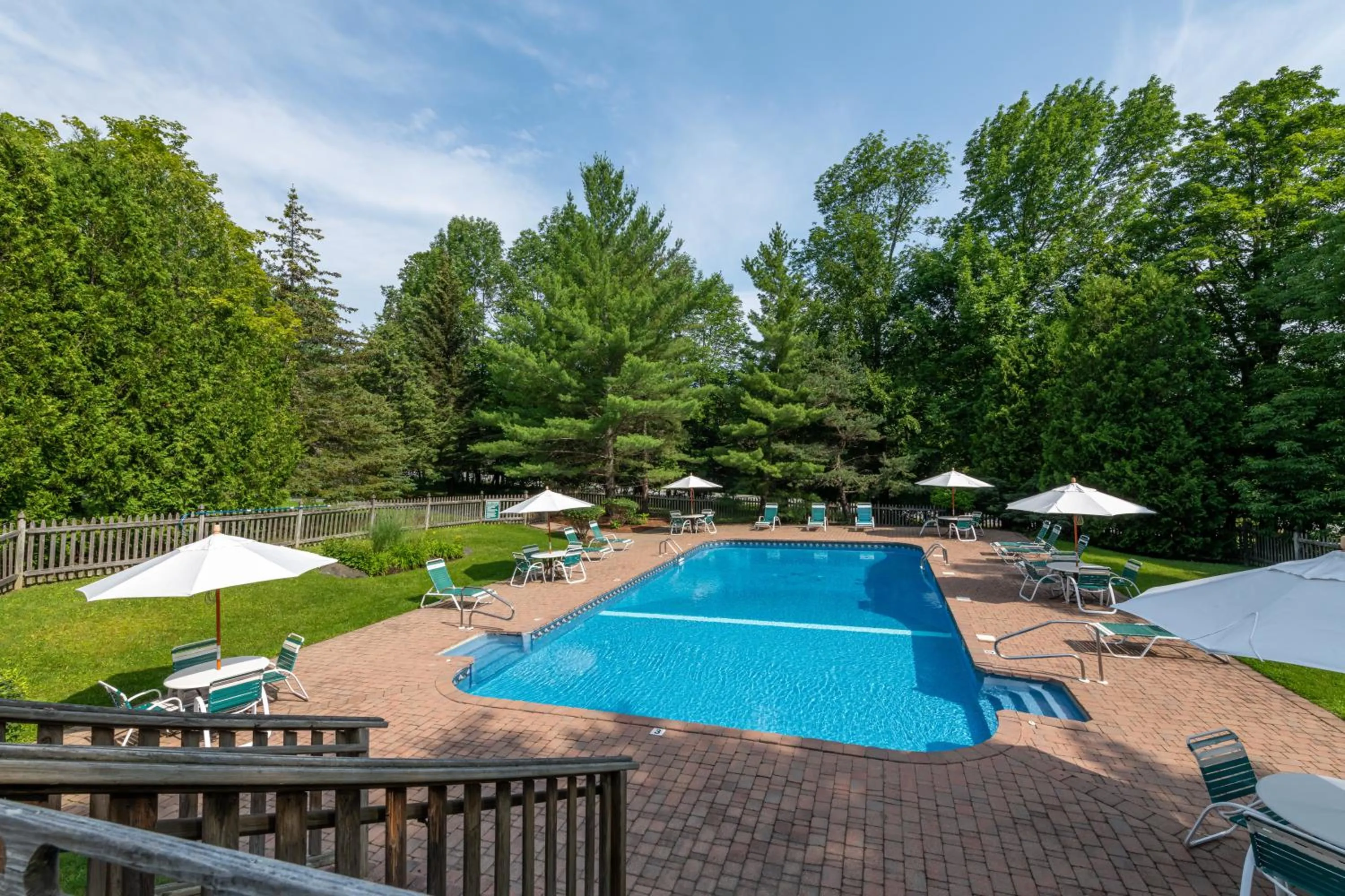 Swimming pool in Mount Snow Lodging