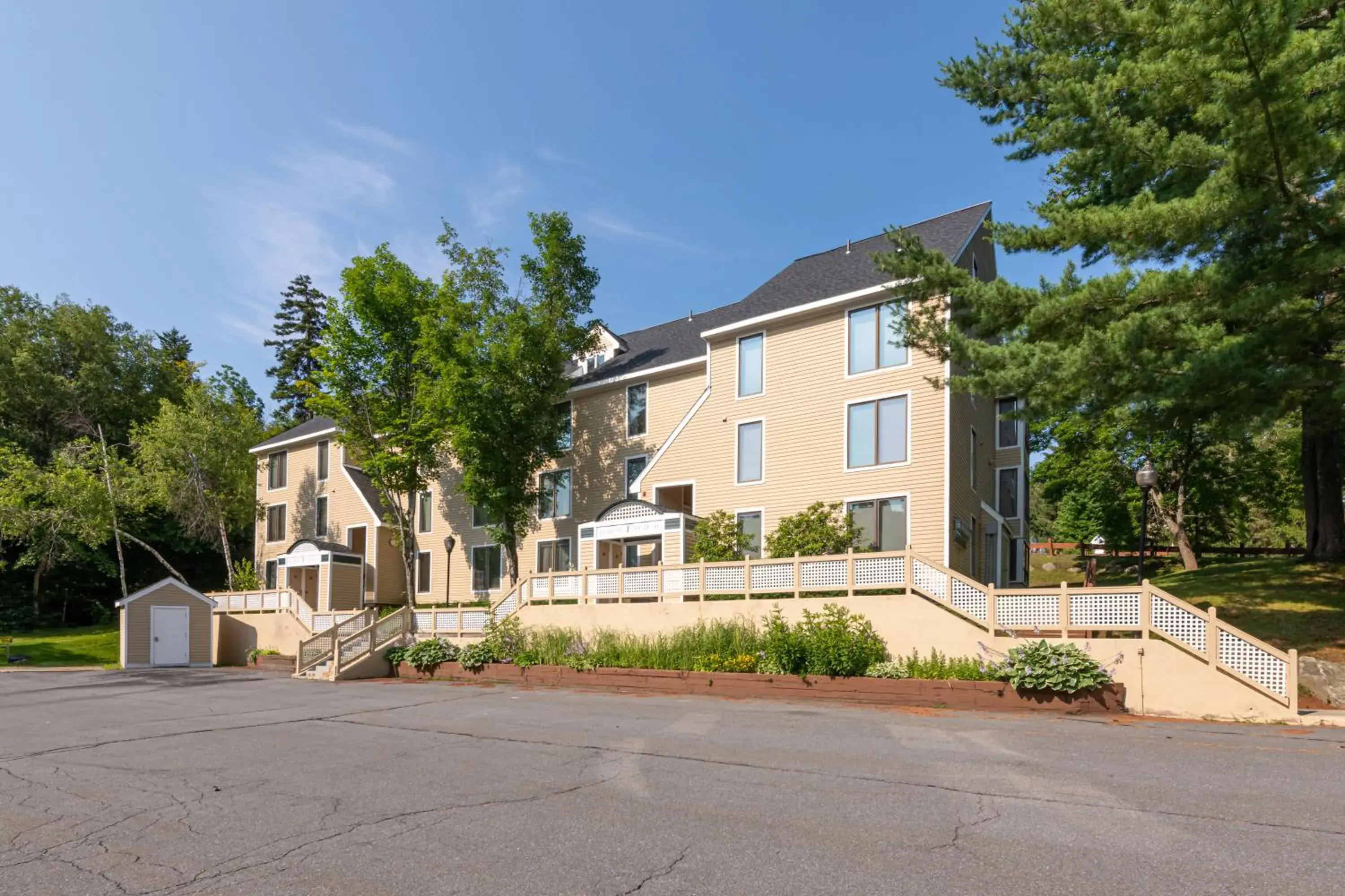 Property building in Mount Snow Lodging Property building in Mount Snow Lodging