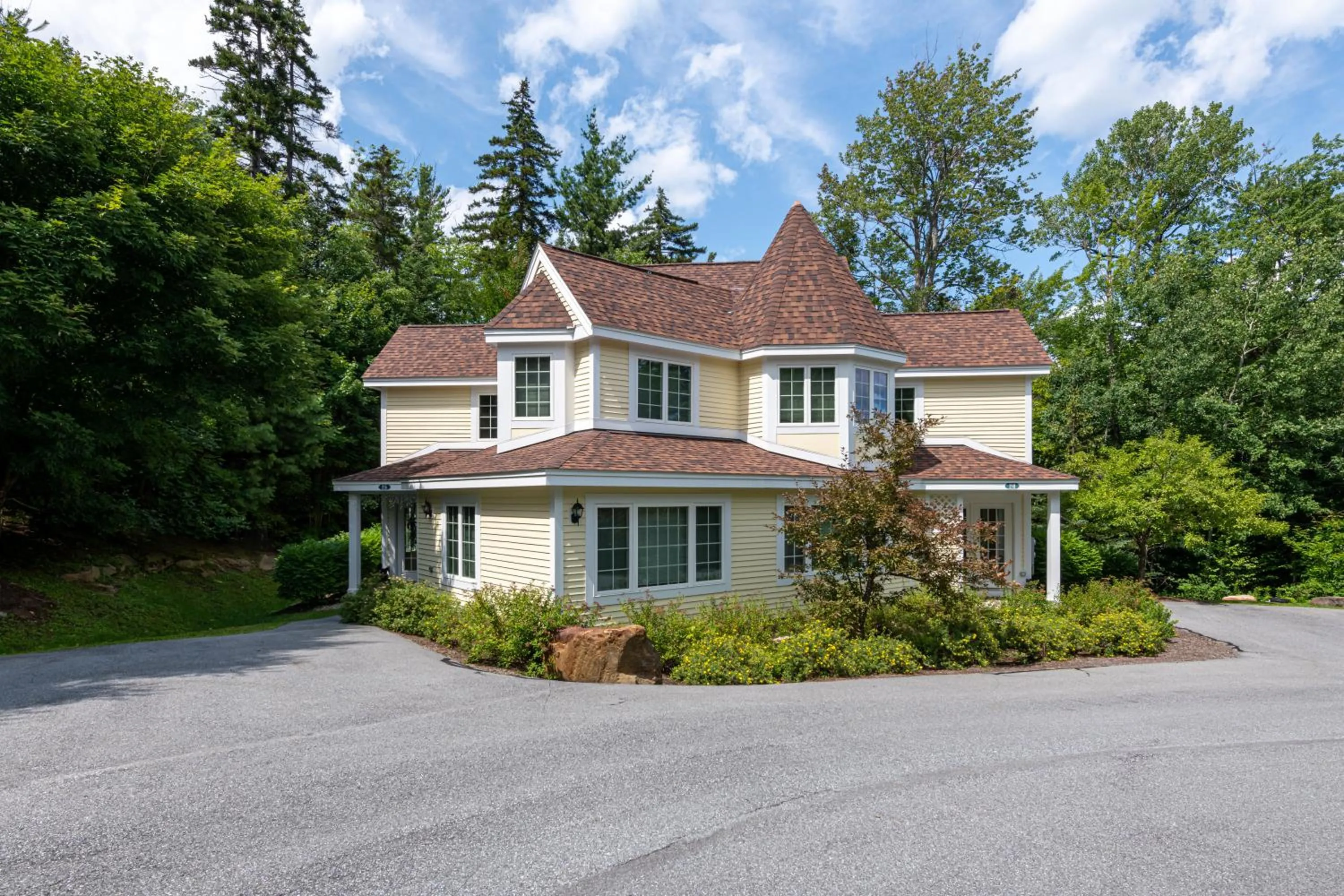 Property building in Mount Snow Lodging