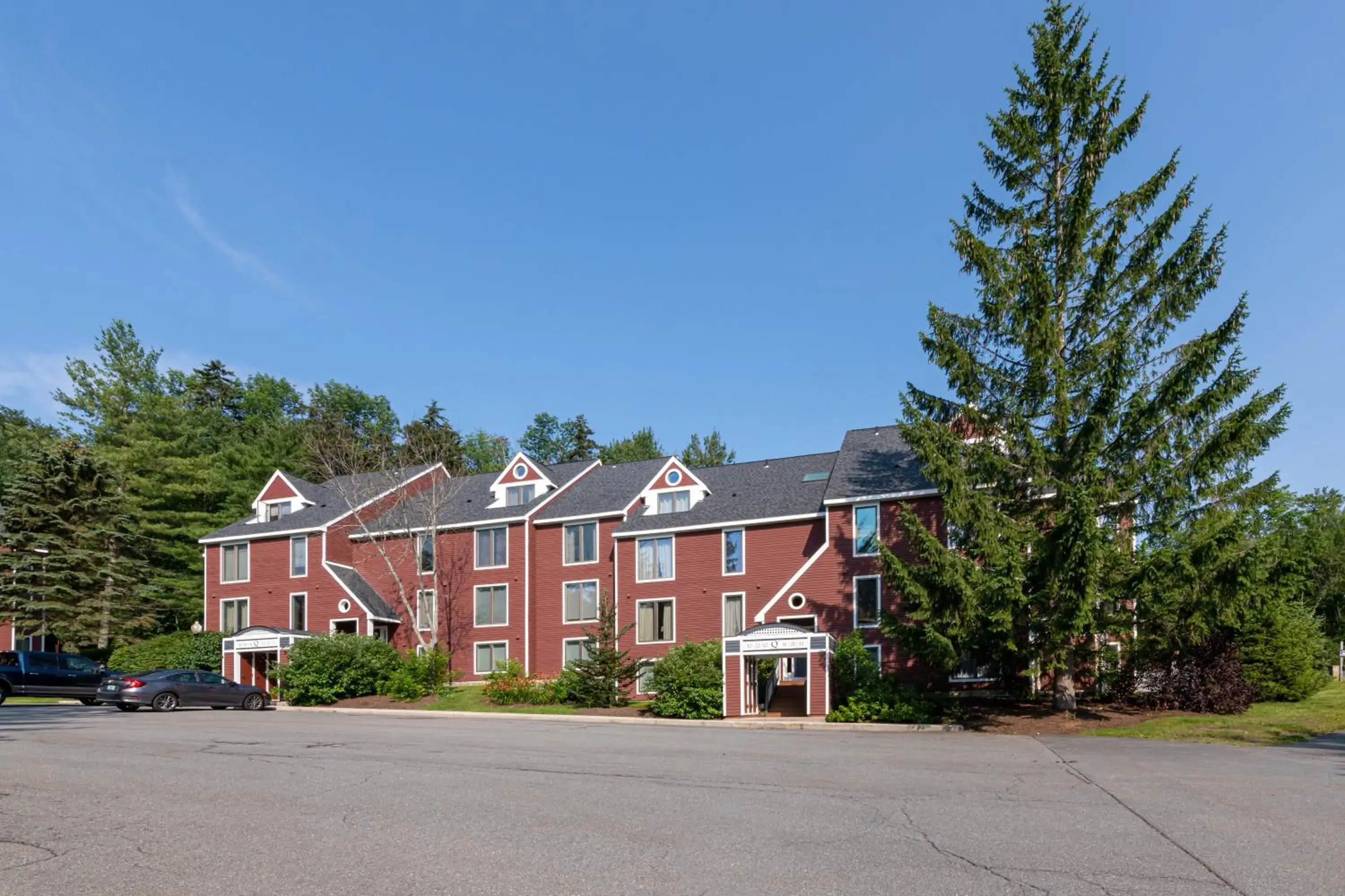 Property building in Mount Snow Lodging Property building in Mount Snow Lodging