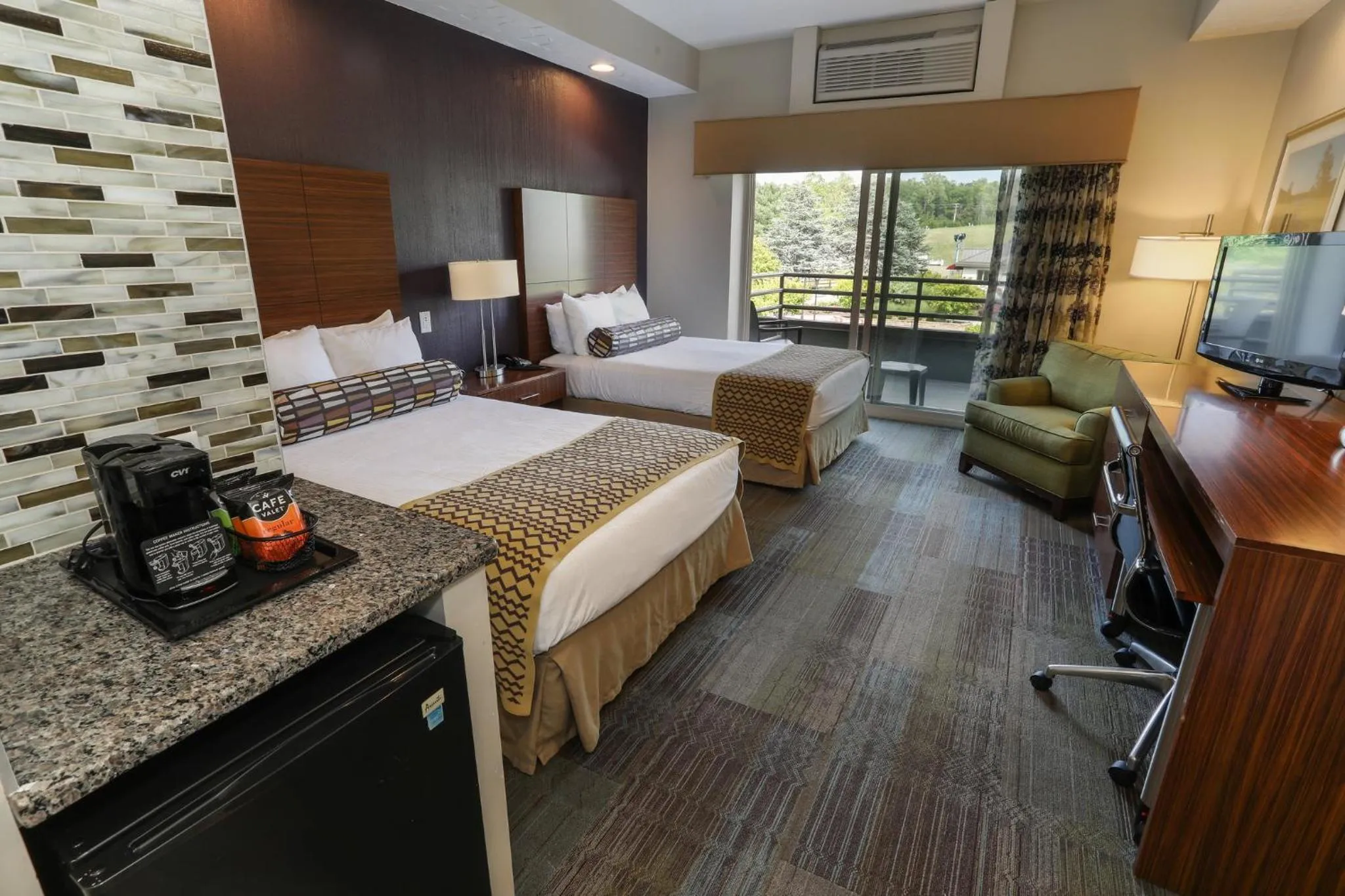 Photo of the whole room, Bed in Liberty Mountain Resort