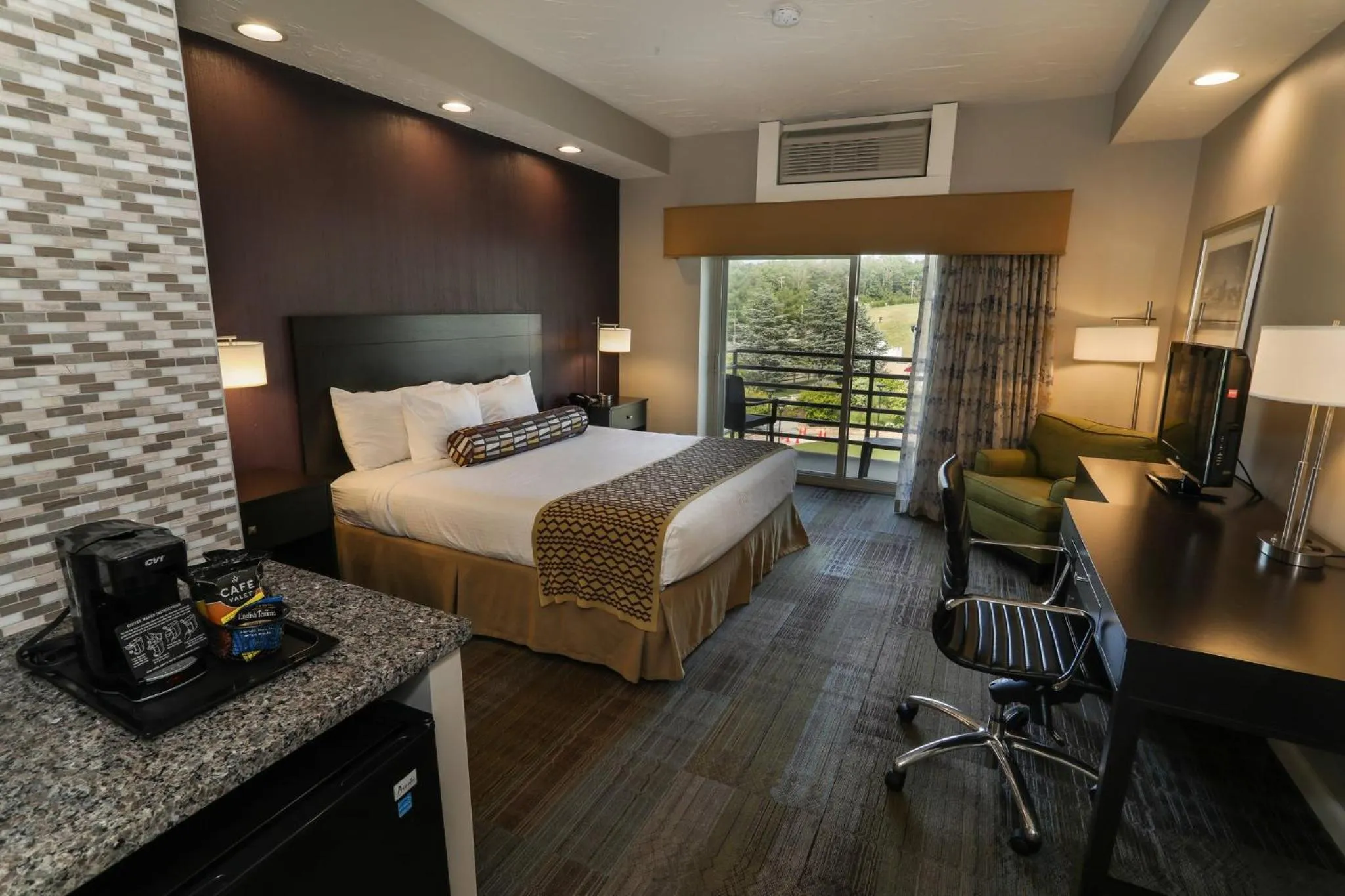 Photo of the whole room, Bed in Liberty Mountain Resort