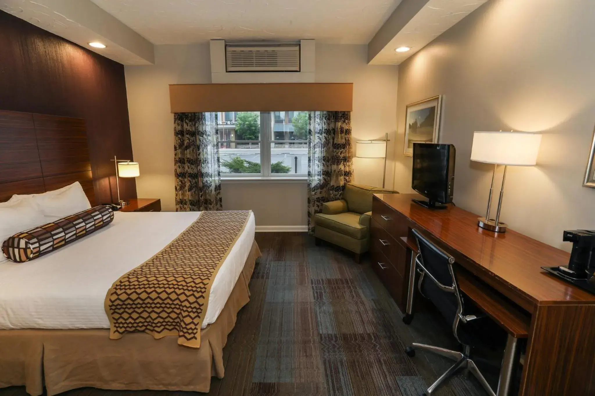 King Room - Disability Access in Liberty Mountain Lodging by Vail Resorts King Room - Disability Access in Liberty Mountain Lodging by Vail Resorts