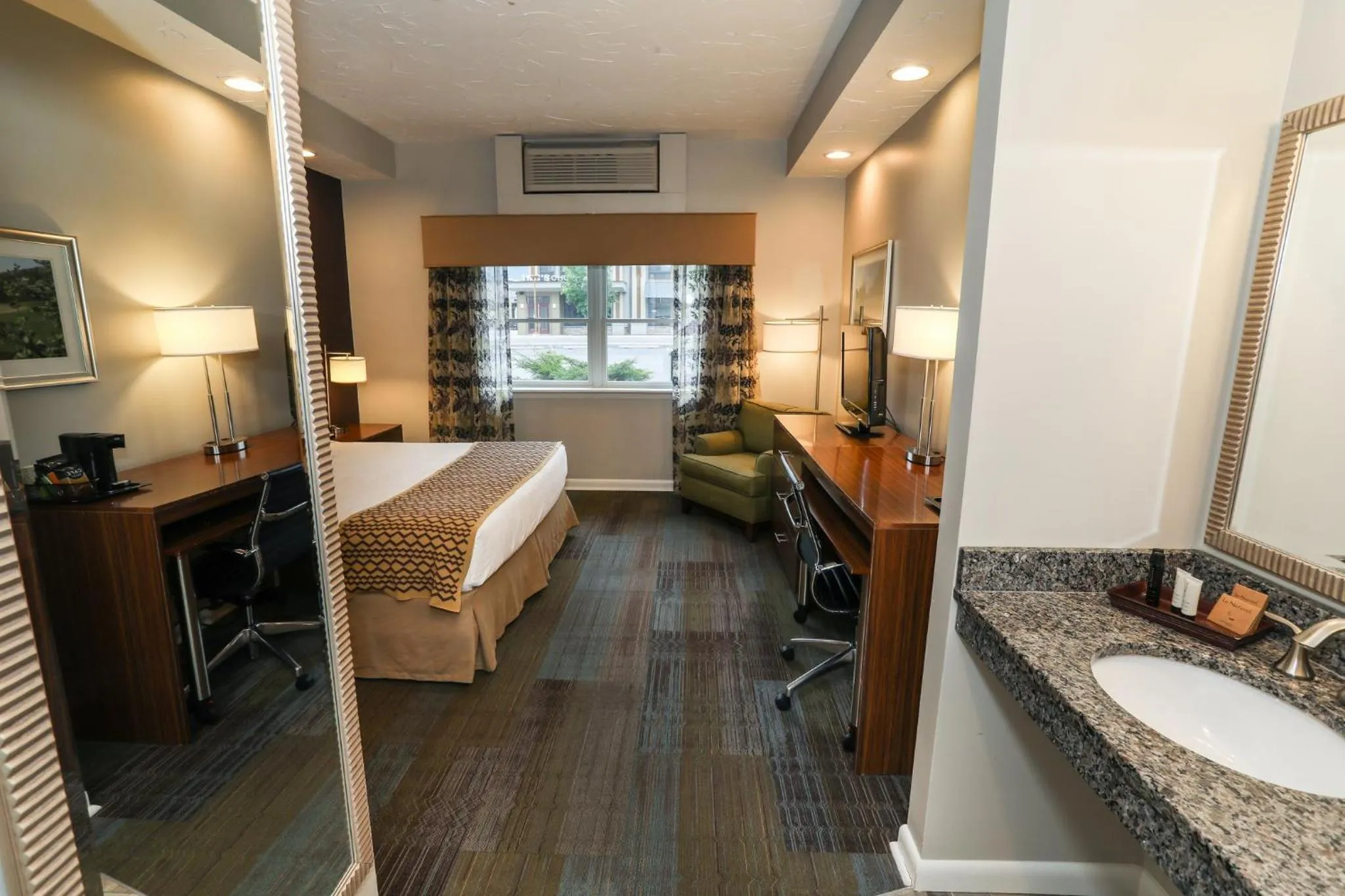 Photo of the whole room, Bed in Liberty Mountain Resort