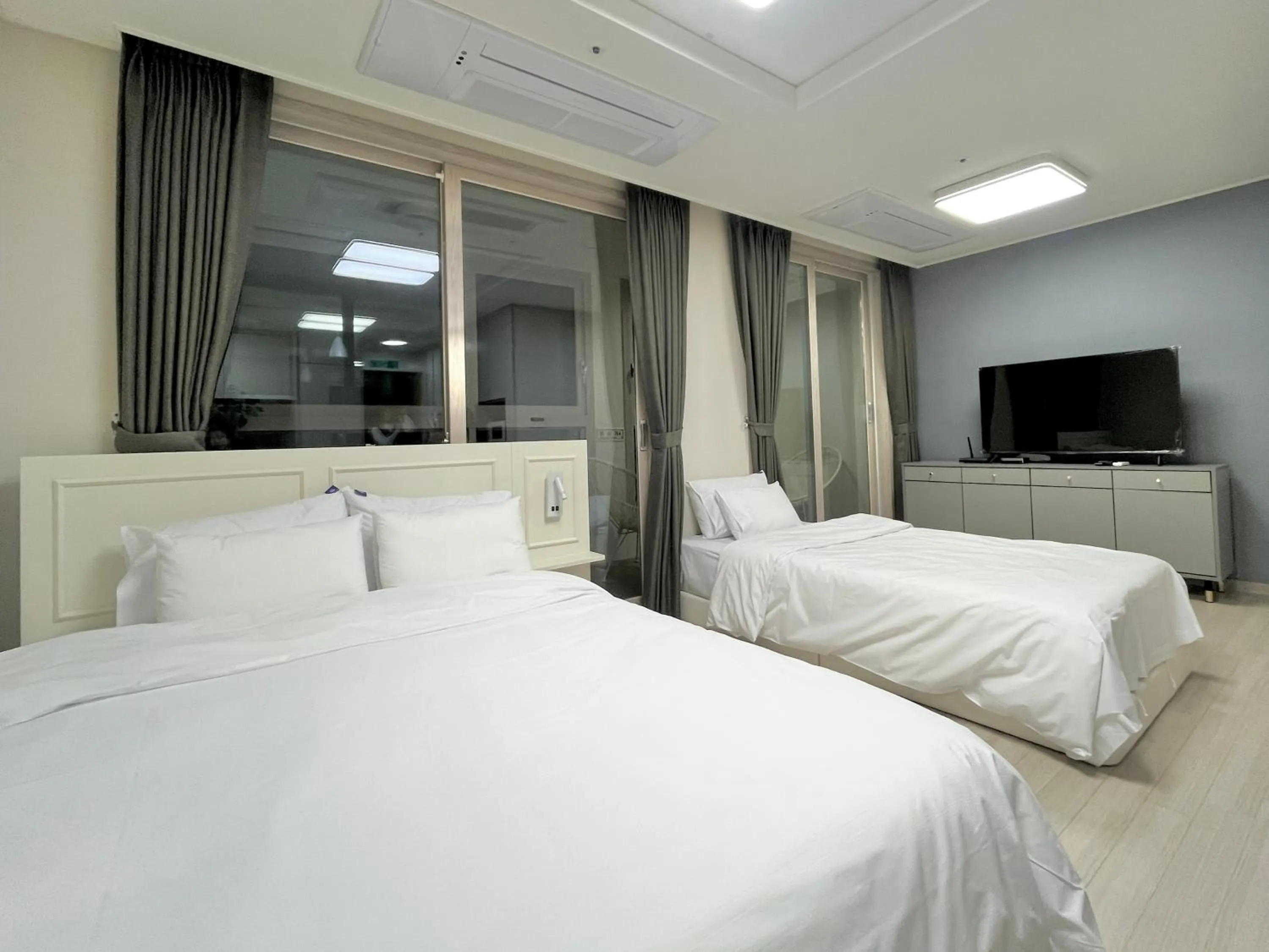 Bed in Landmark Stay in Songdo