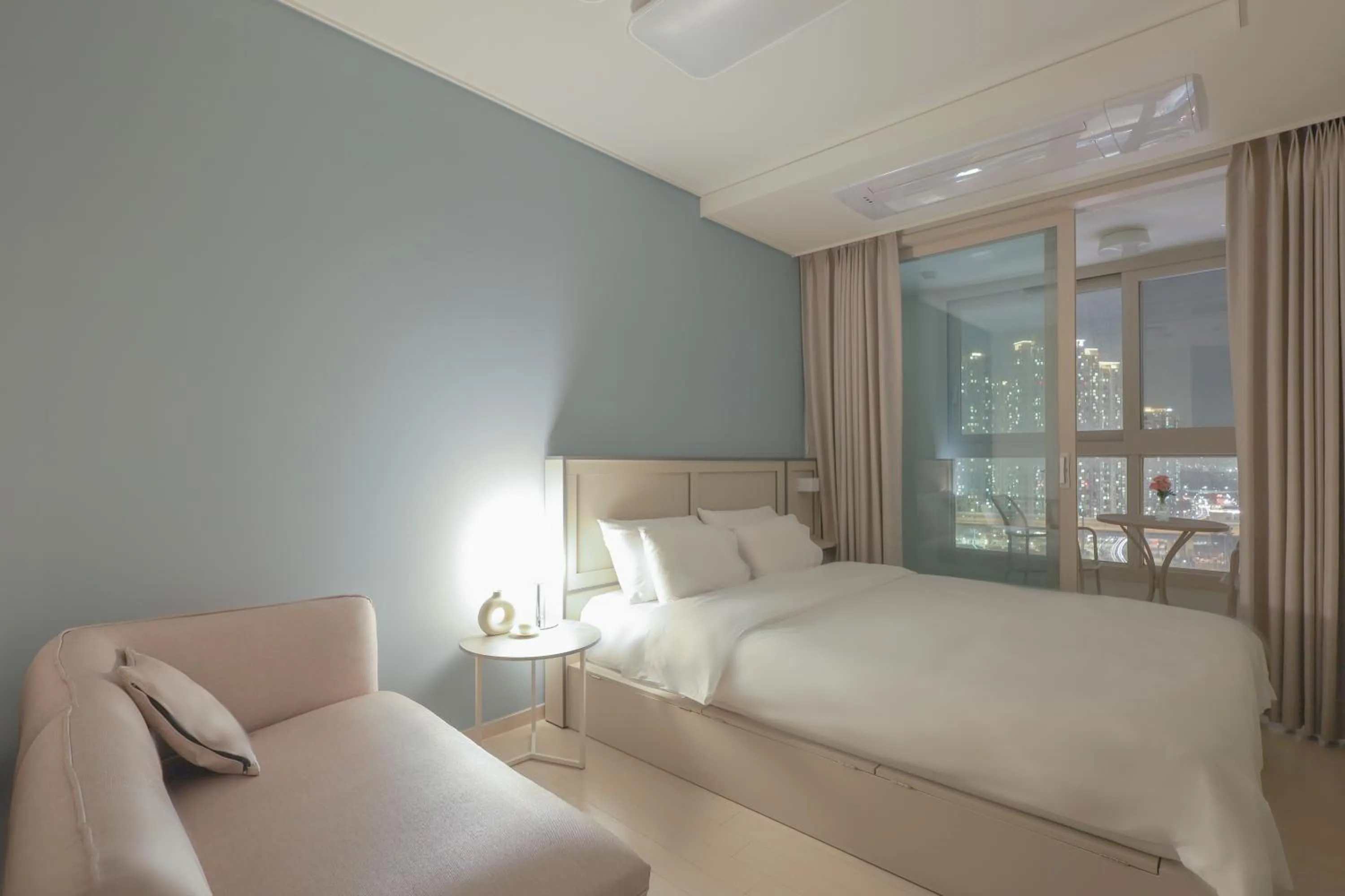 Property building, Bed in Landmark Stay in Songdo