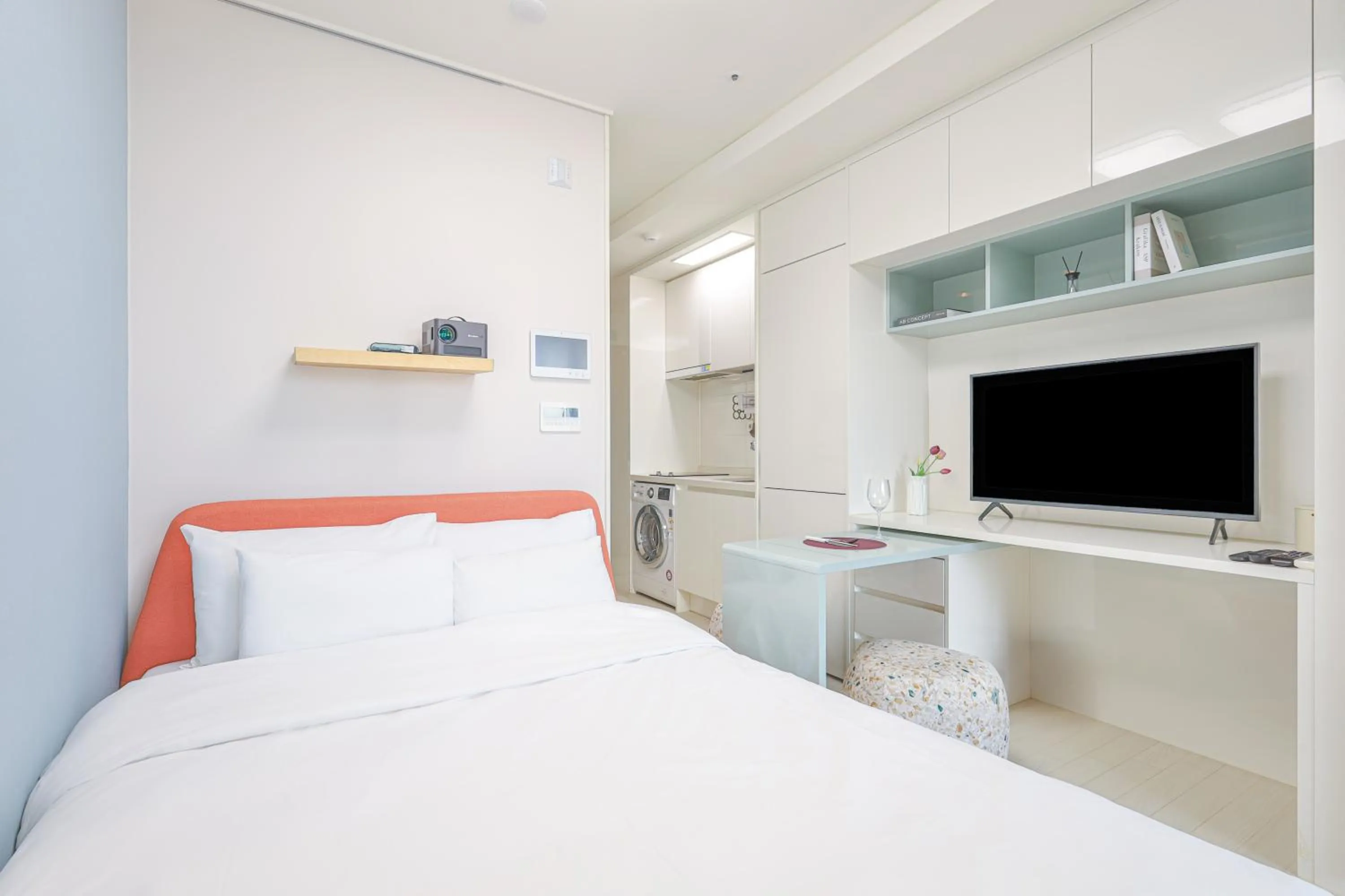 Property building, Bed in Landmark Stay in Songdo