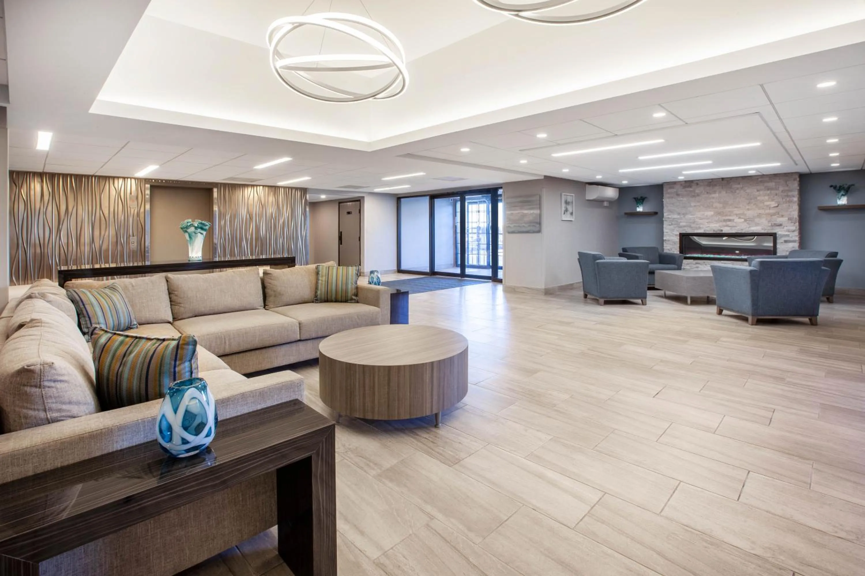 Lobby or reception in Wingate by Wyndham Detroit Metro Airport