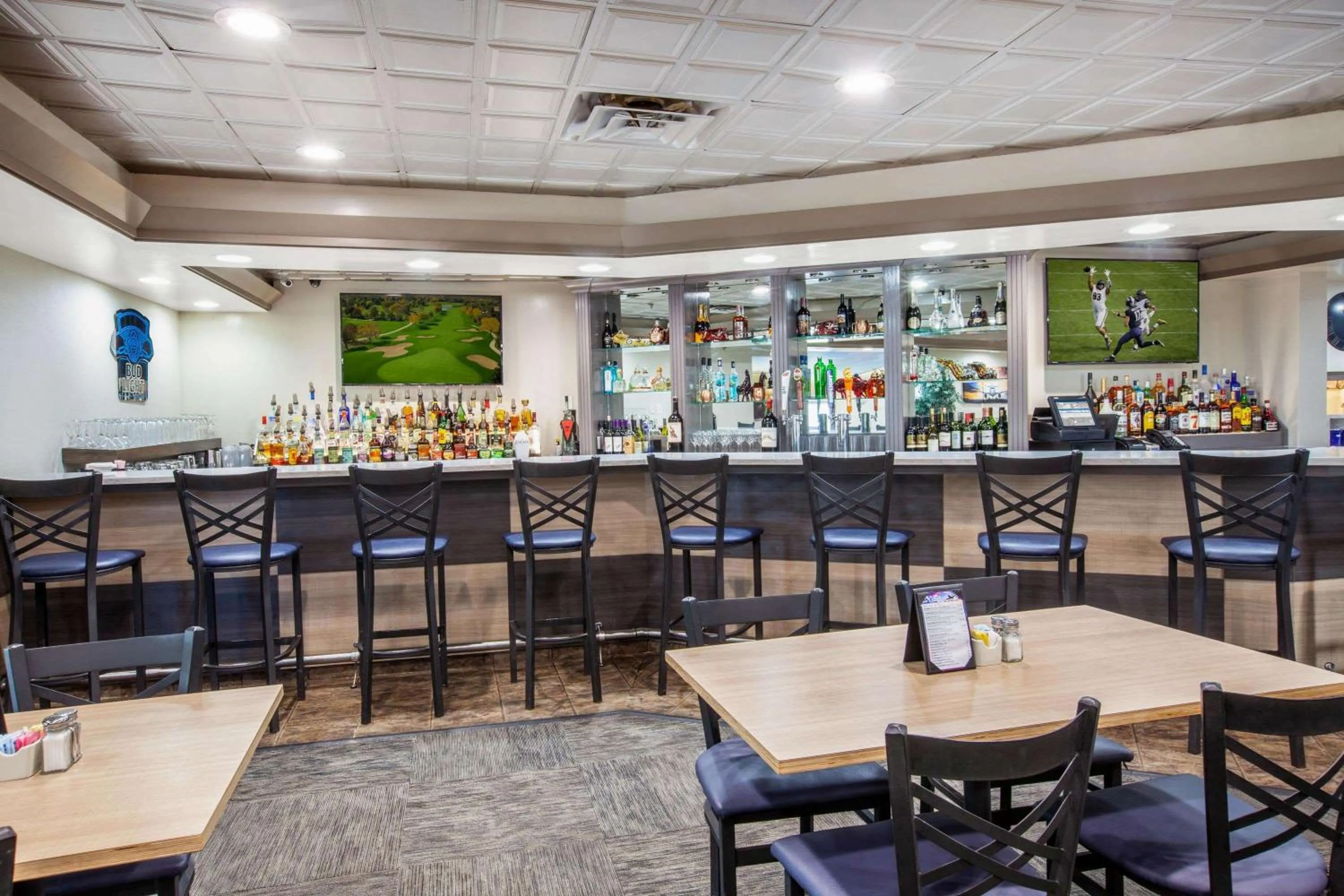 Restaurant/places to eat in Wingate by Wyndham Detroit Metro Airport