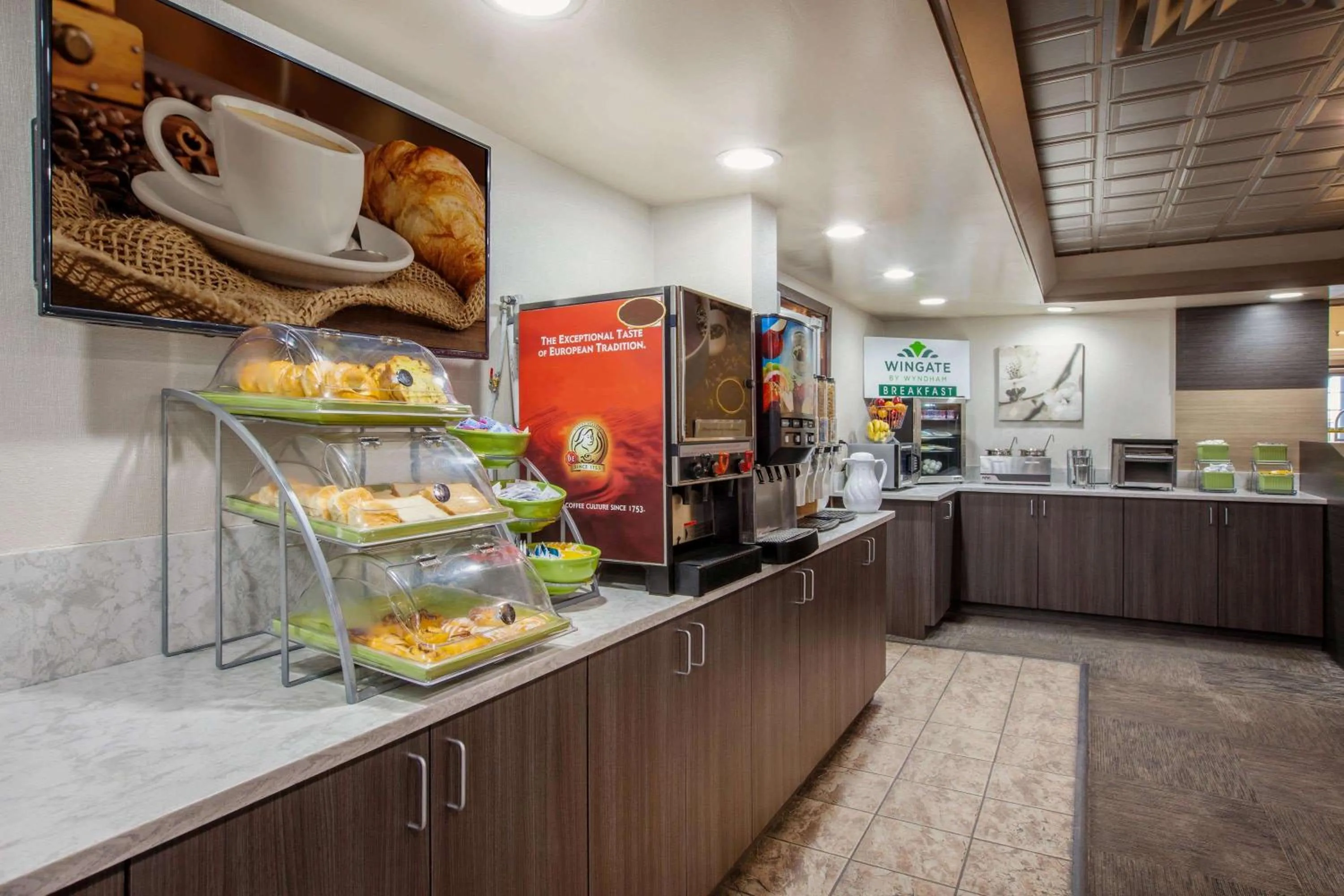 Restaurant/places to eat in Wingate by Wyndham Detroit Metro Airport