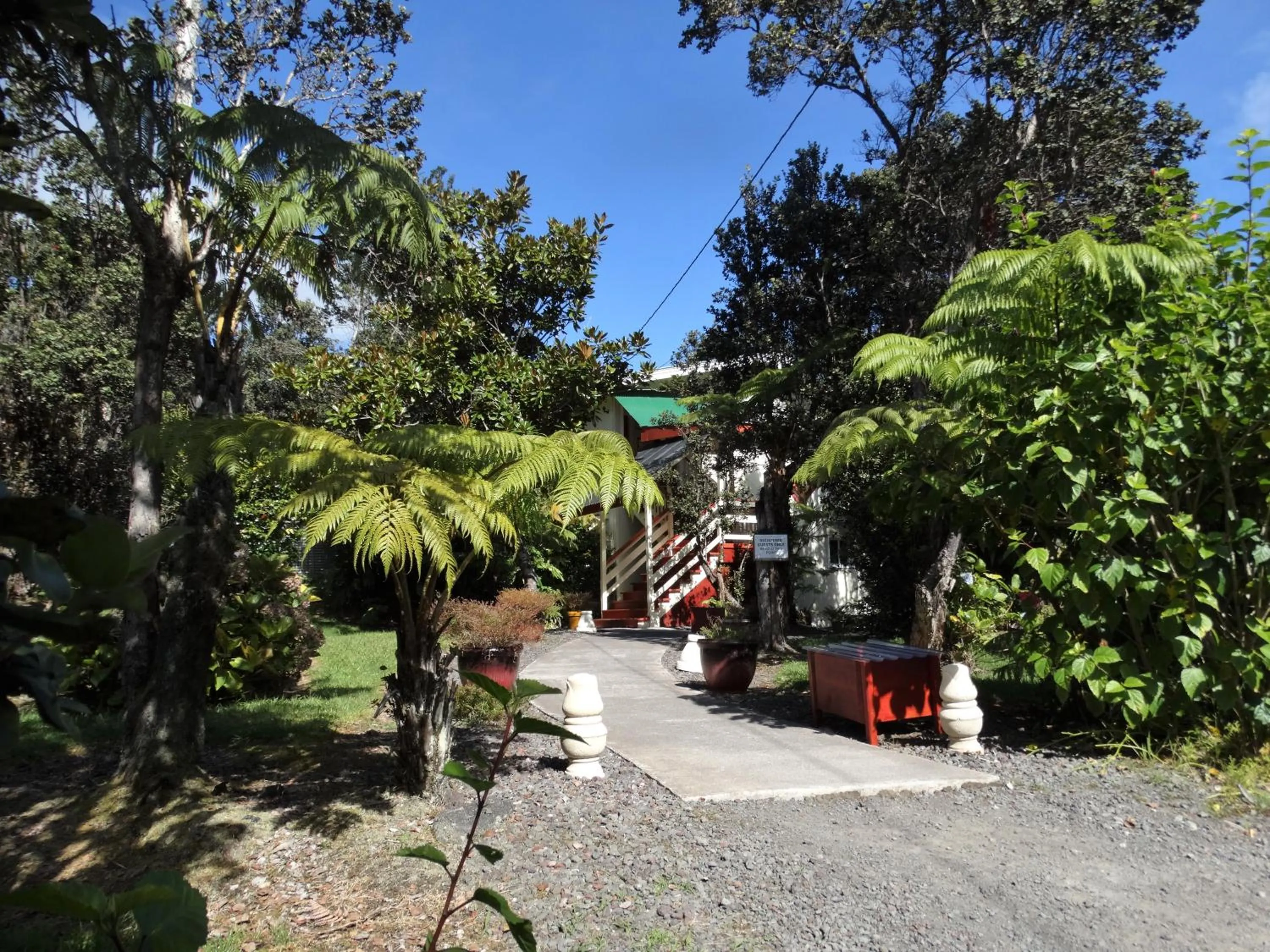 Facade/entrance in Volcano Hale