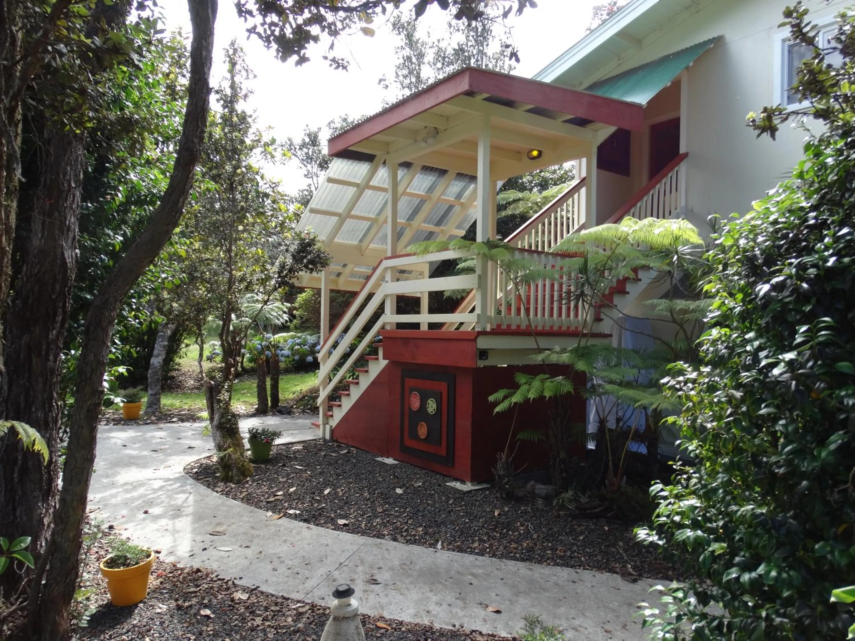 Property building in Volcano Hale