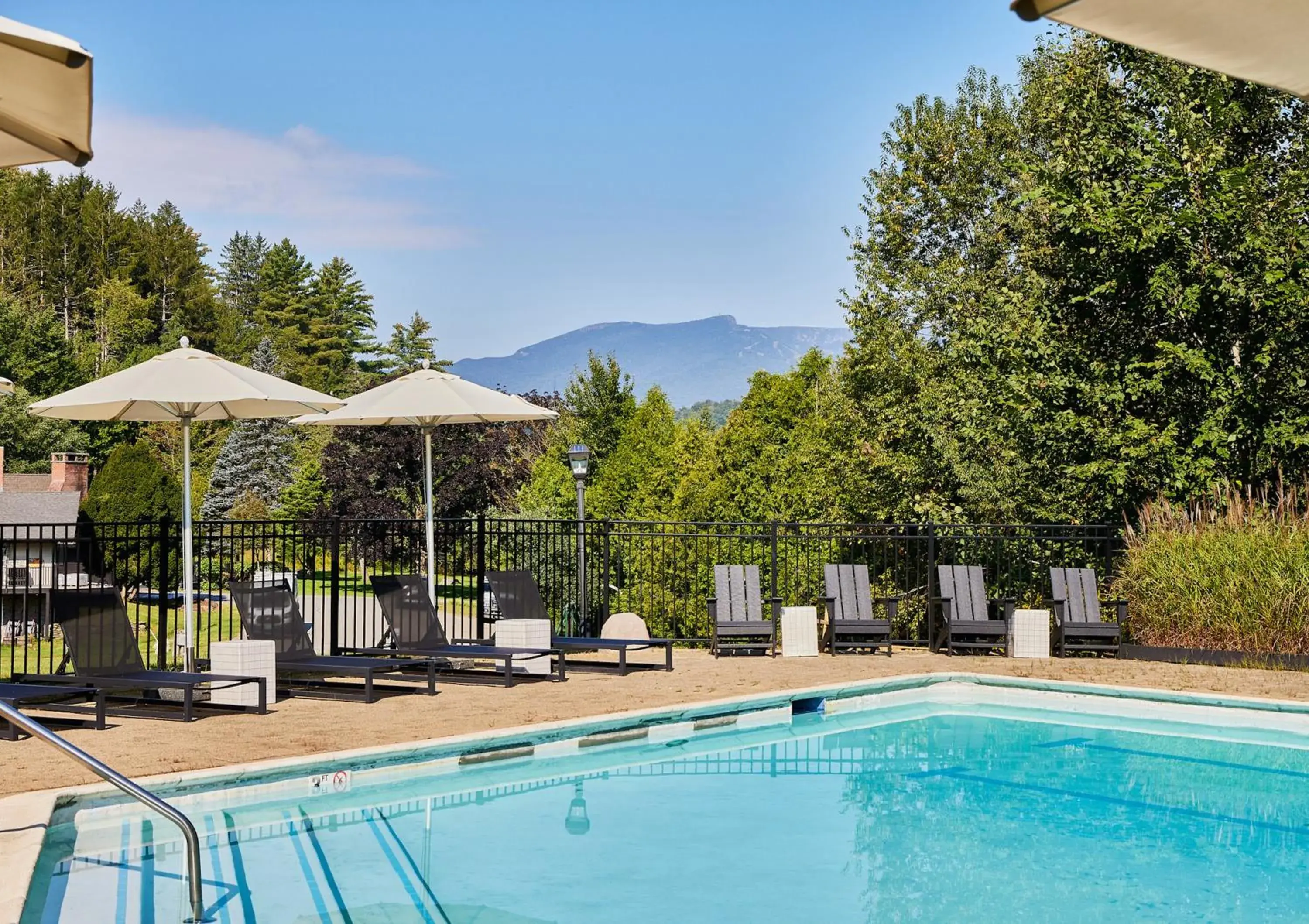 Swimming pool in Bluebird Cady Hill Lodge Swimming pool in Bluebird Cady Hill Lodge