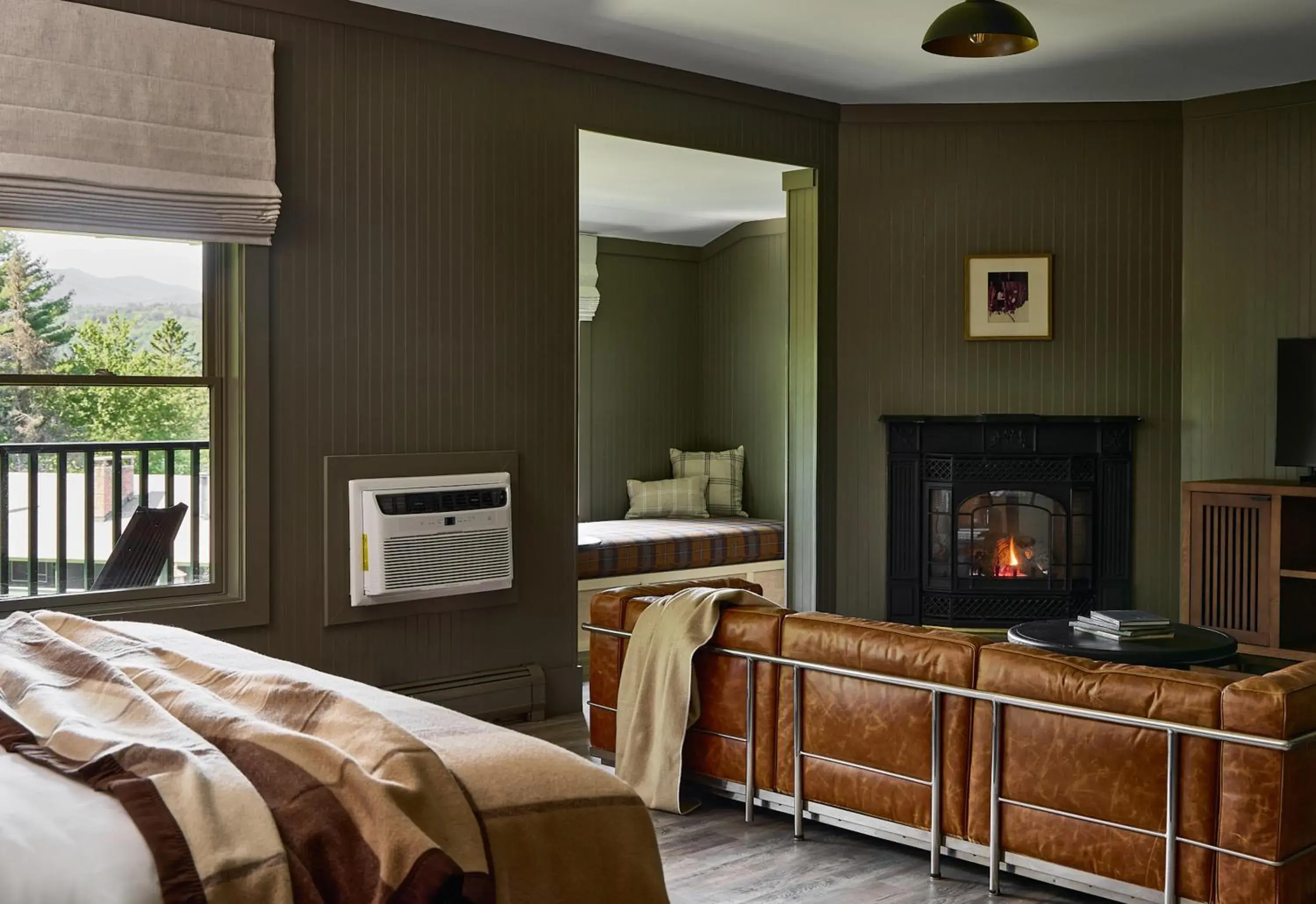 flat iron, Bed in Bluebird Cady Hill Lodge flat iron, Bed in Bluebird Cady Hill Lodge