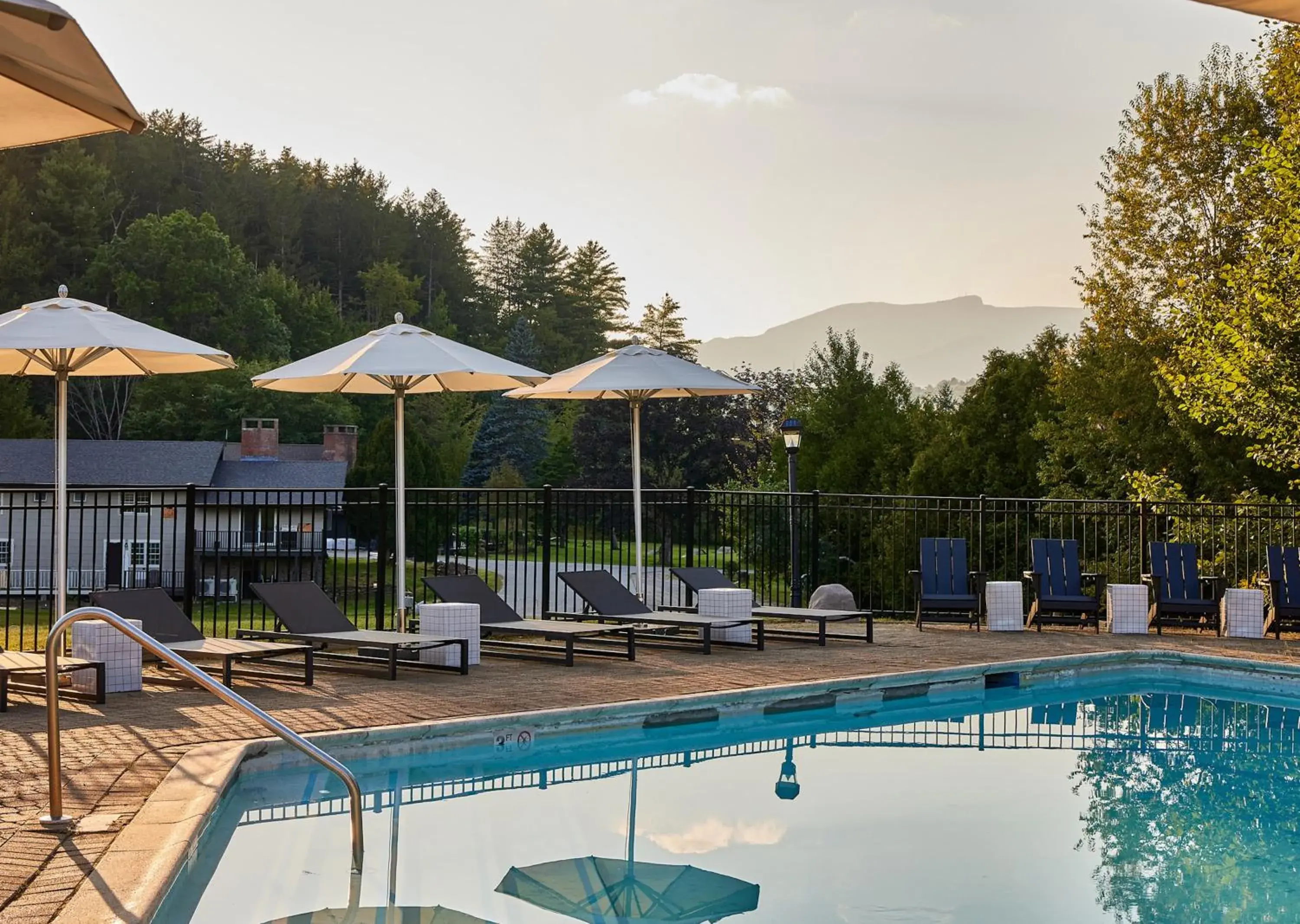 Pool view in Bluebird Cady Hill Lodge Pool view in Bluebird Cady Hill Lodge