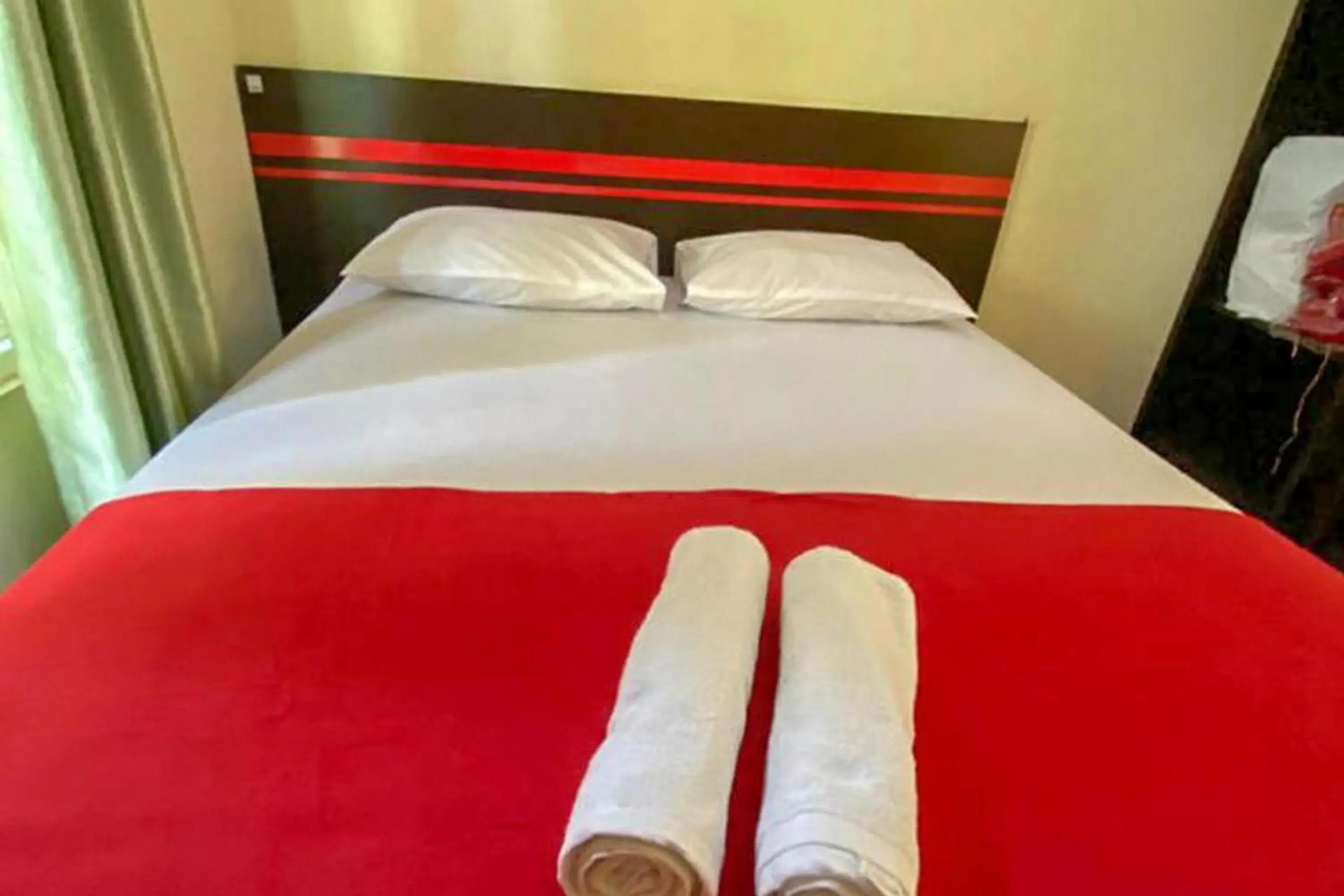 Bed in Rama Shinta Homestay near Gembira Loka Zoo RedPartner Bed in Rama Shinta Homestay near Gembira Loka Zoo RedPartner