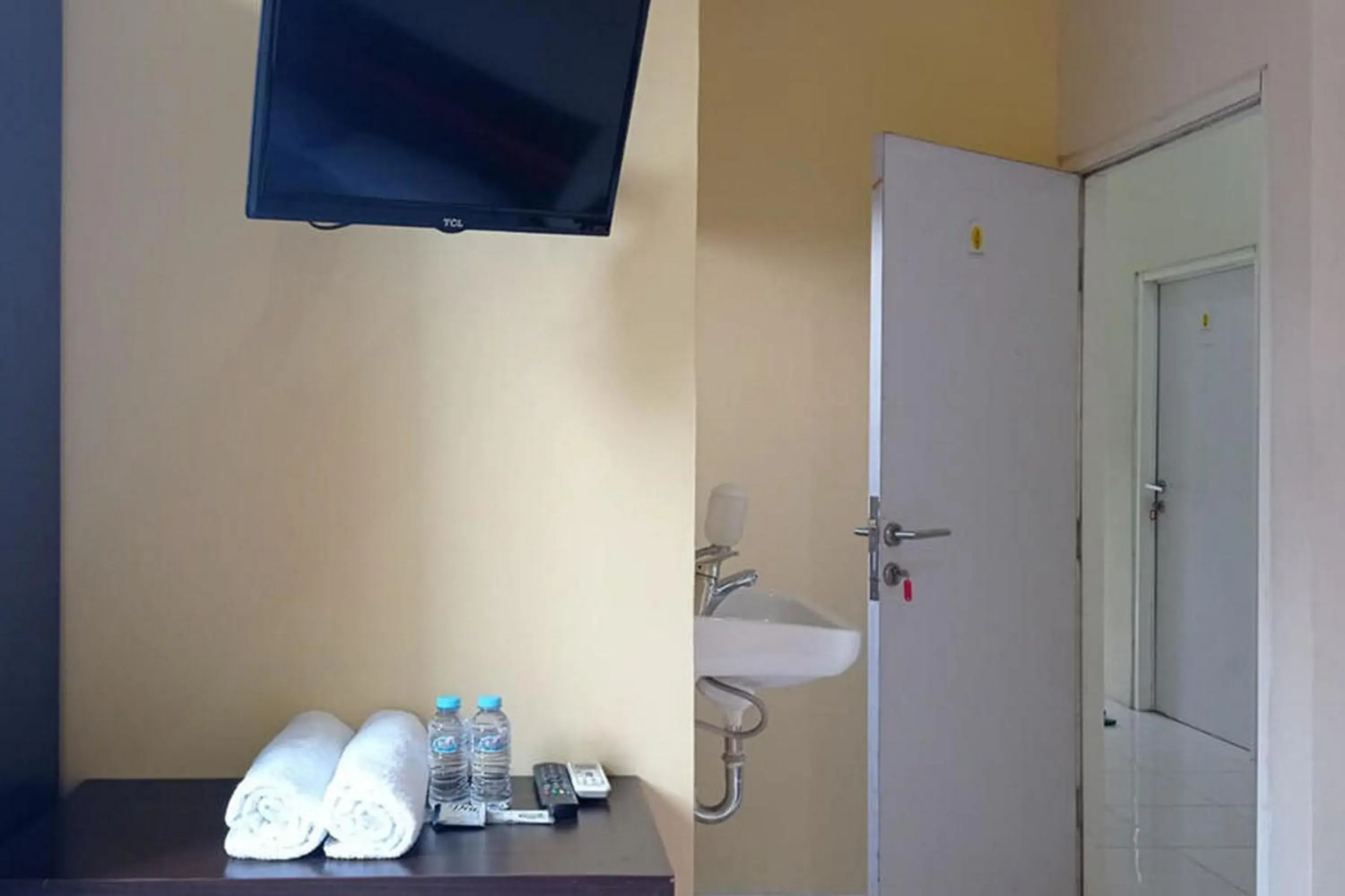 Rama Shinta Homestay near Gembira Loka Zoo RedPartner Rama Shinta Homestay near Gembira Loka Zoo RedPartner