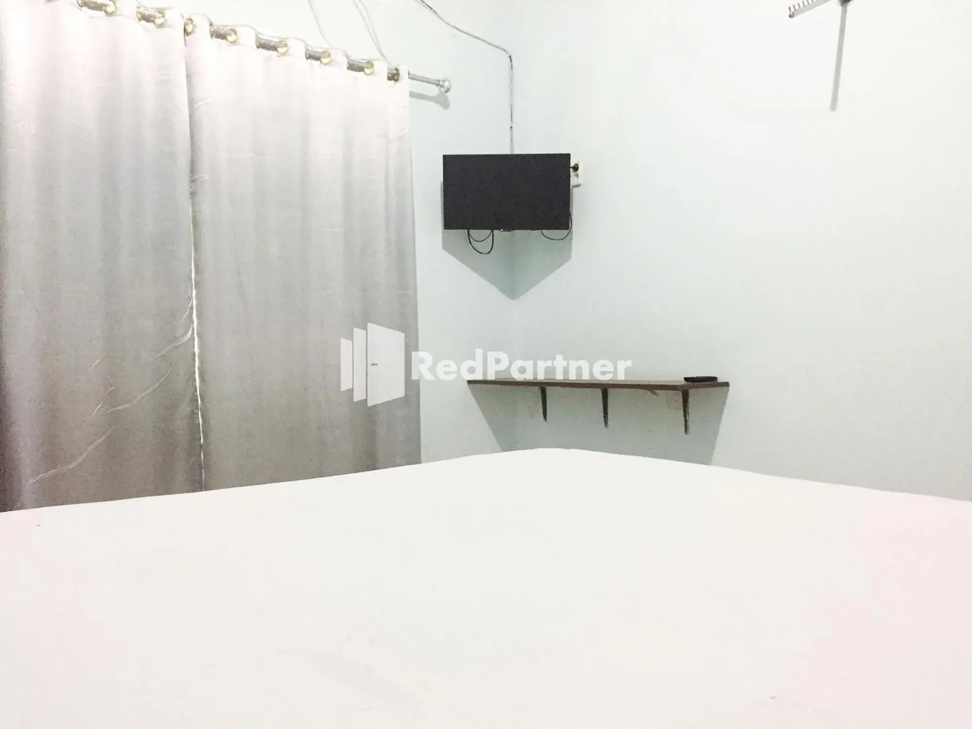 TV and multimedia, Bed in Wisma Andini Palopo RedPartner TV and multimedia, Bed in Wisma Andini Palopo RedPartner